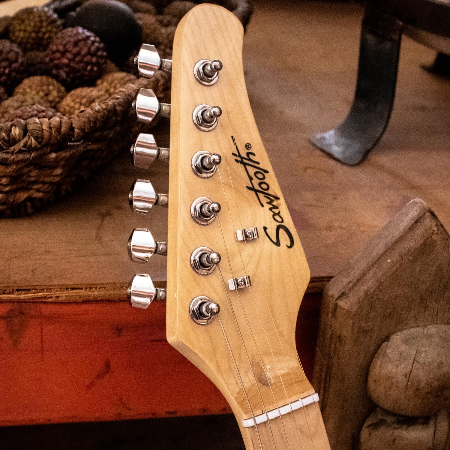 Sawtooth ET Series Electric Guitar, Sunburst with Aged White Pickguard
