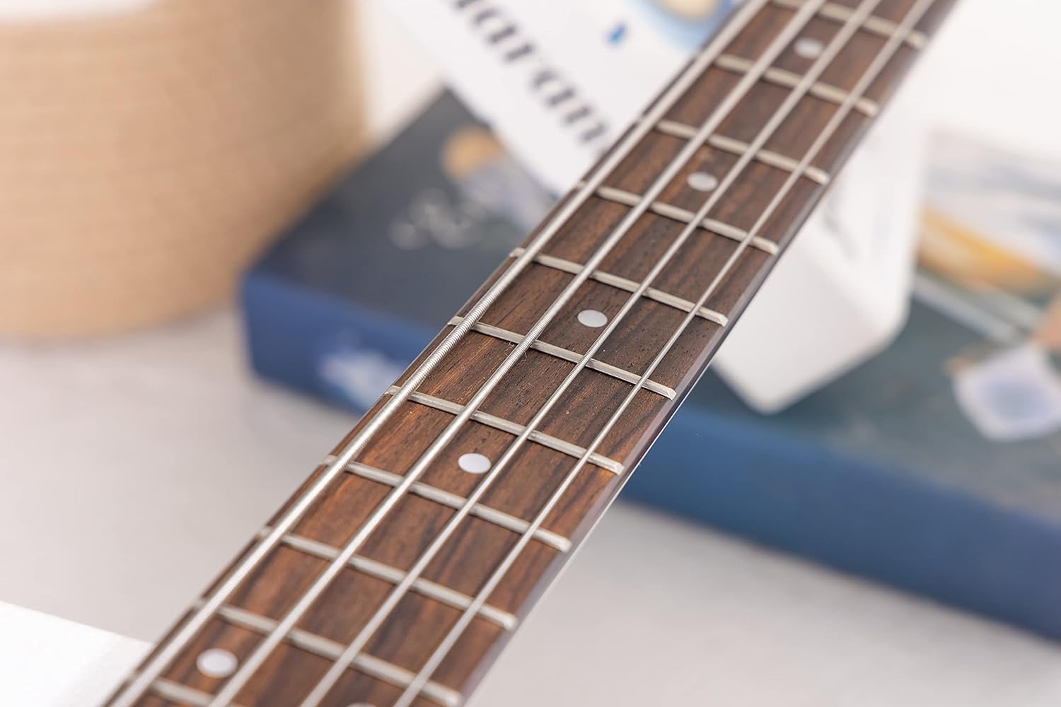 Electric Bass Guitar,4 Strings Rigth handed with Maple Body and Nece Rosewood Fretboard,White