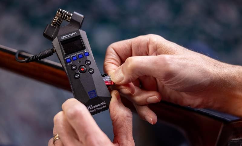 Zoom H1essential 2-Track 32-Bit Float Portable Audio Recorder with StreamEye Cans50 Professional Headphones, Lavalier GO Lav Mic, 5 AAA Batteries, USB-C to USB-C Cable and 32GB microSD Card