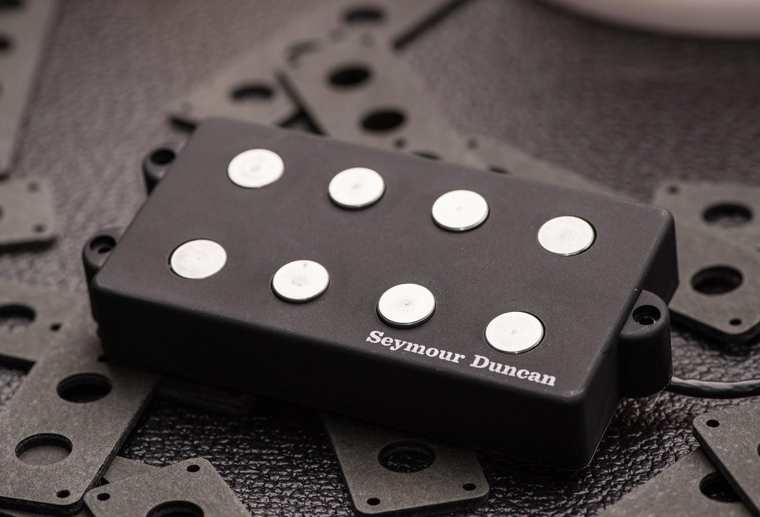 Seymour Duncan 90's Music Man Ceramic 4-String Bass Pickup - Modern Replacement Pickup for 4-String Stingray Basses, Perfect for Heavy Rock or Thumb-Funk Styles