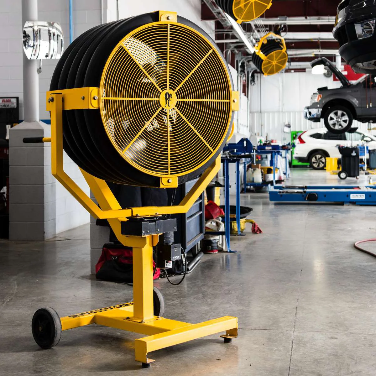 Big Ass Fans Yellow Jacket 30-In. Indoor/Outdoor Mobile Pedestal Fan