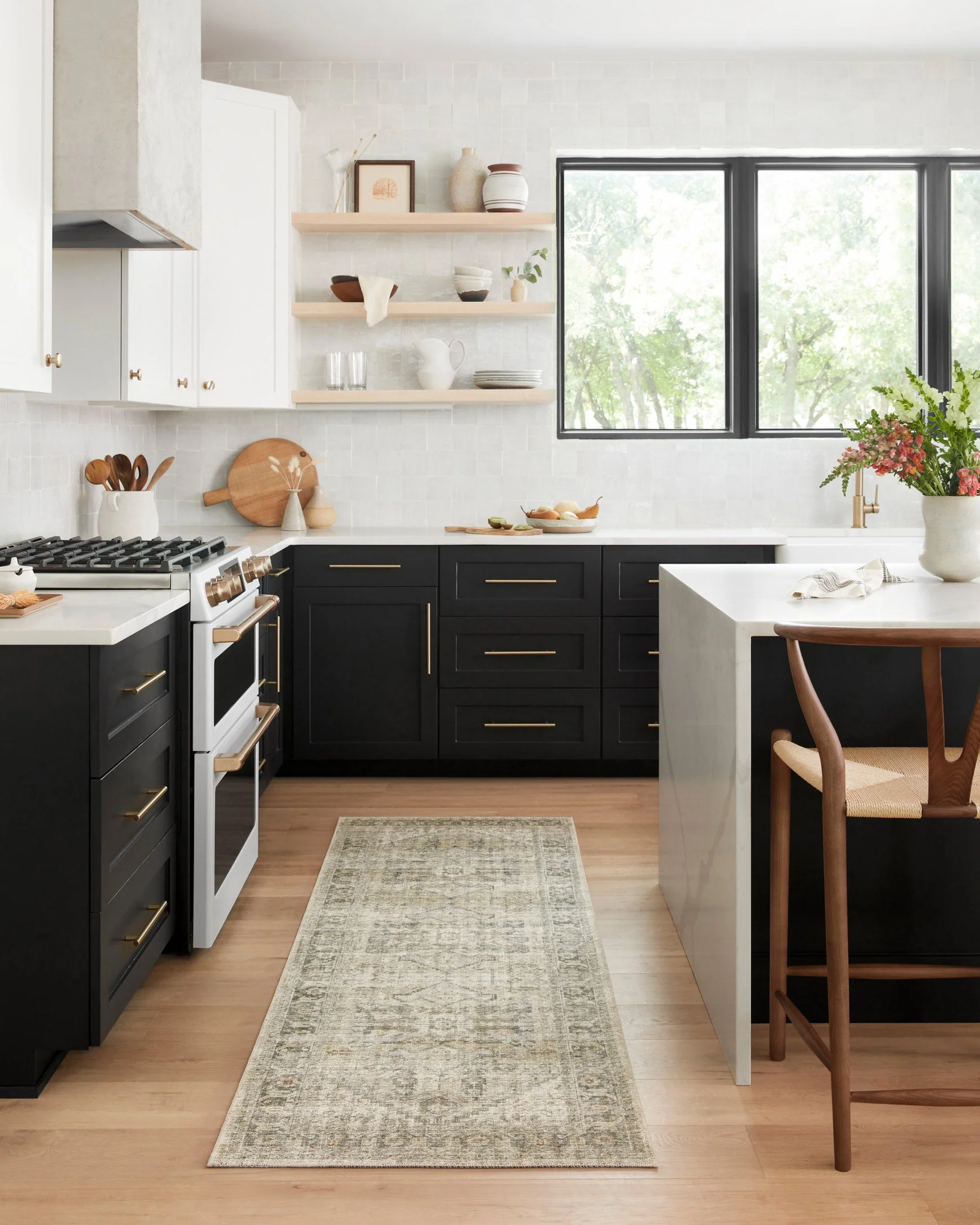 Loloi II Skye Collection - Traditional Power Loomed Rug in Natural & Sand (SKY-13)