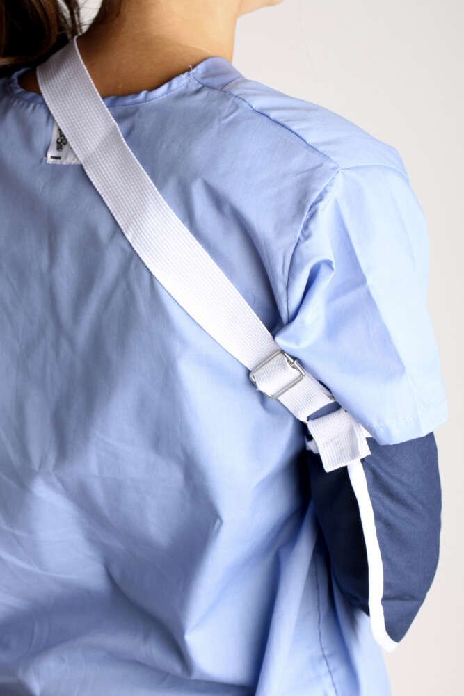 MediChoice Arm Sling, Large, Envelope Style, Adjustable Wide Shoulder Strap With Hook And Loop Closure, Breathable Polyester, 8.5 Inch x 17.5 Inch, Navy, 1314ASL2105 (Case of 24)