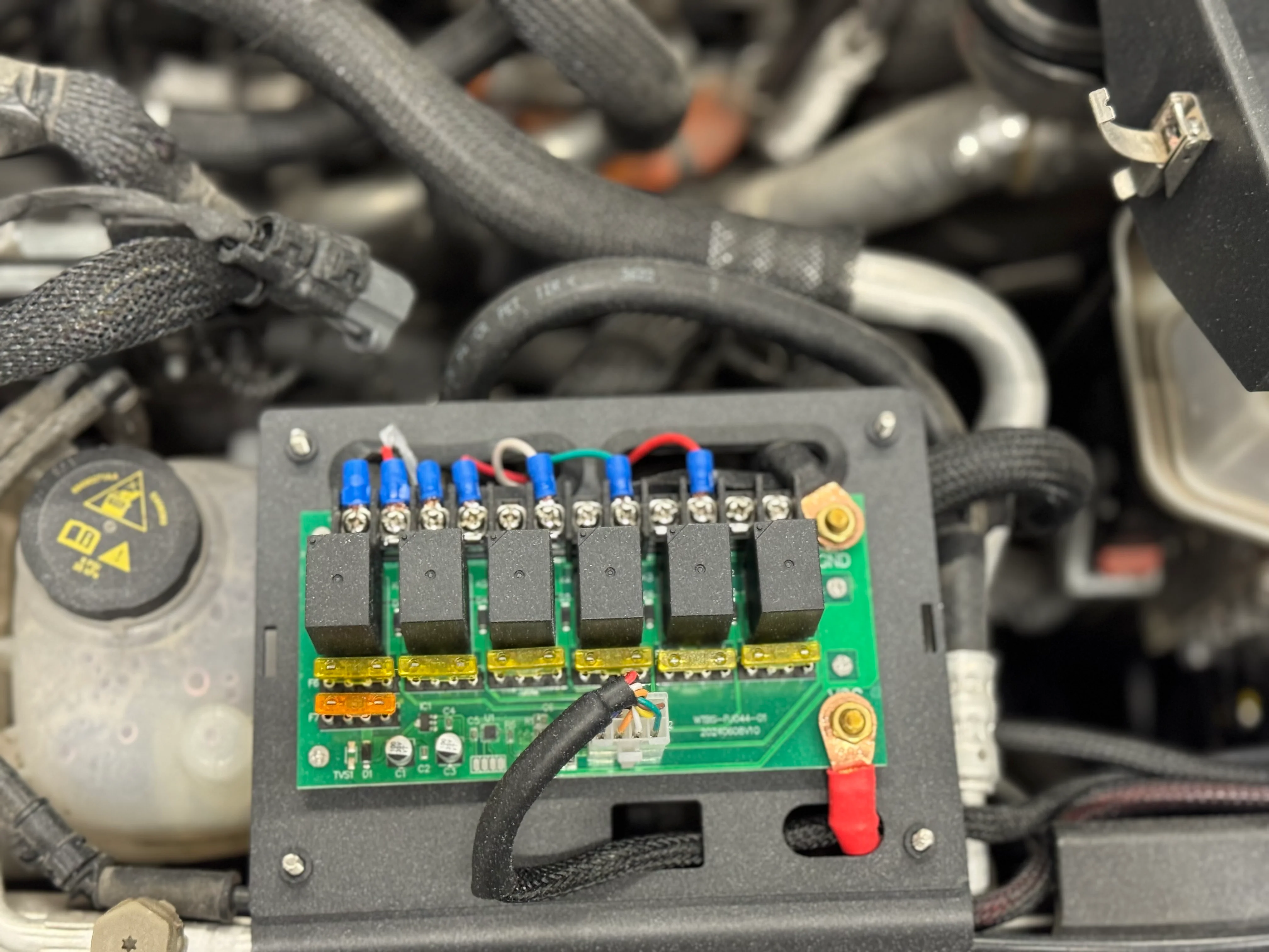 JEEP WRANGLER AUX SWITCH PANEL RELAY BOX JL 2018-2026