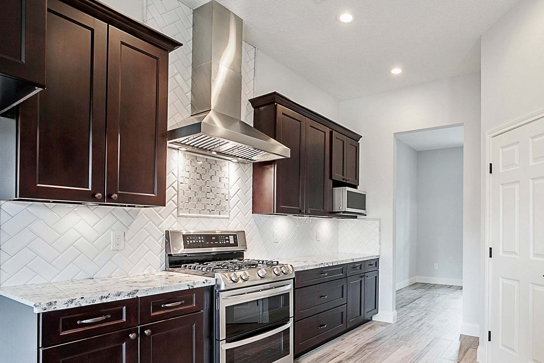 Victory Twister 42-Inch 750 CFM Wall Mount Range Hood (Twister-42)