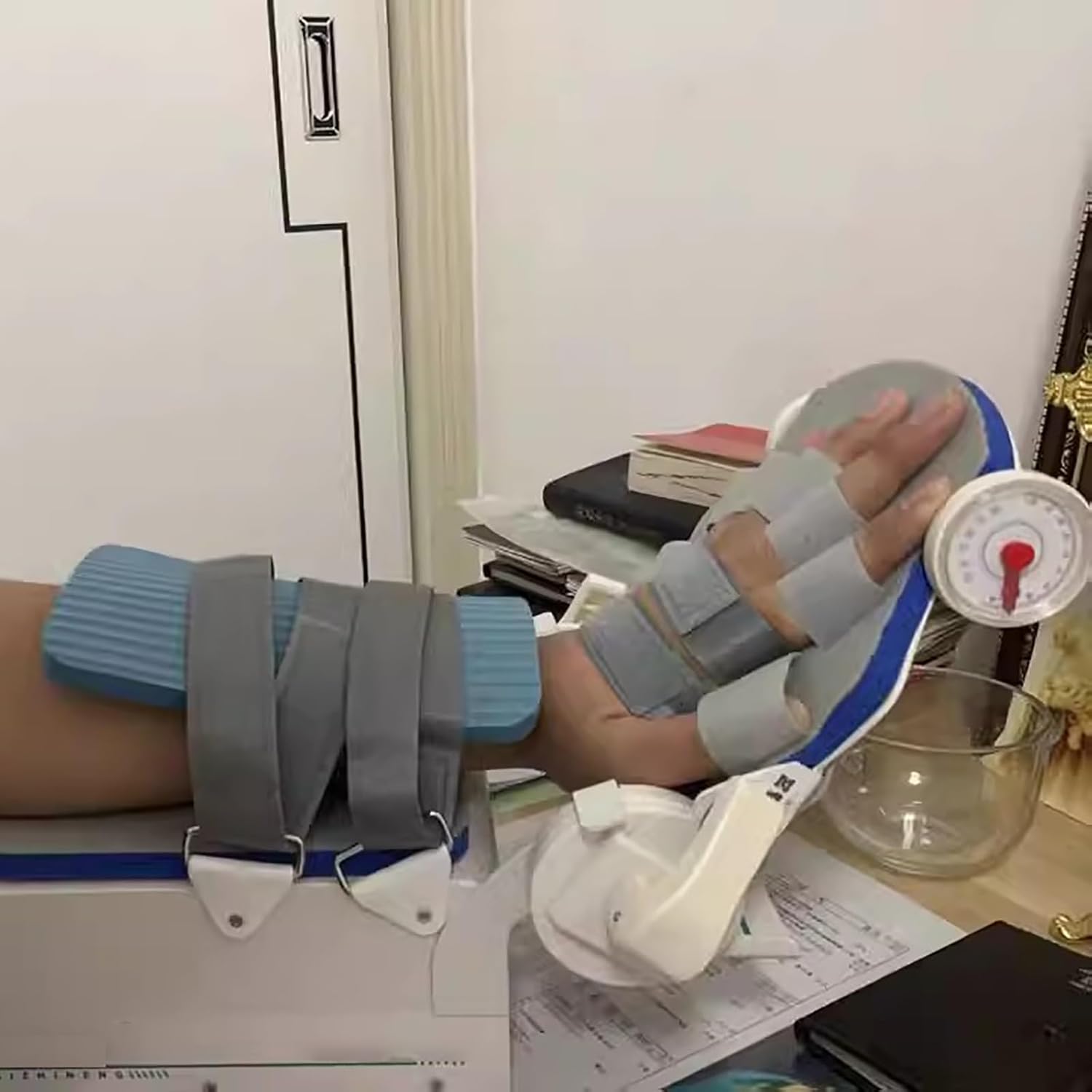 Electric Elbow Joint Rehabilitation Device, Adjustable Post Op Elbow Brace Stabilizer Splint, Full-Angle Exercise, with Remote Control Finger Fixed Rest Hand Splint