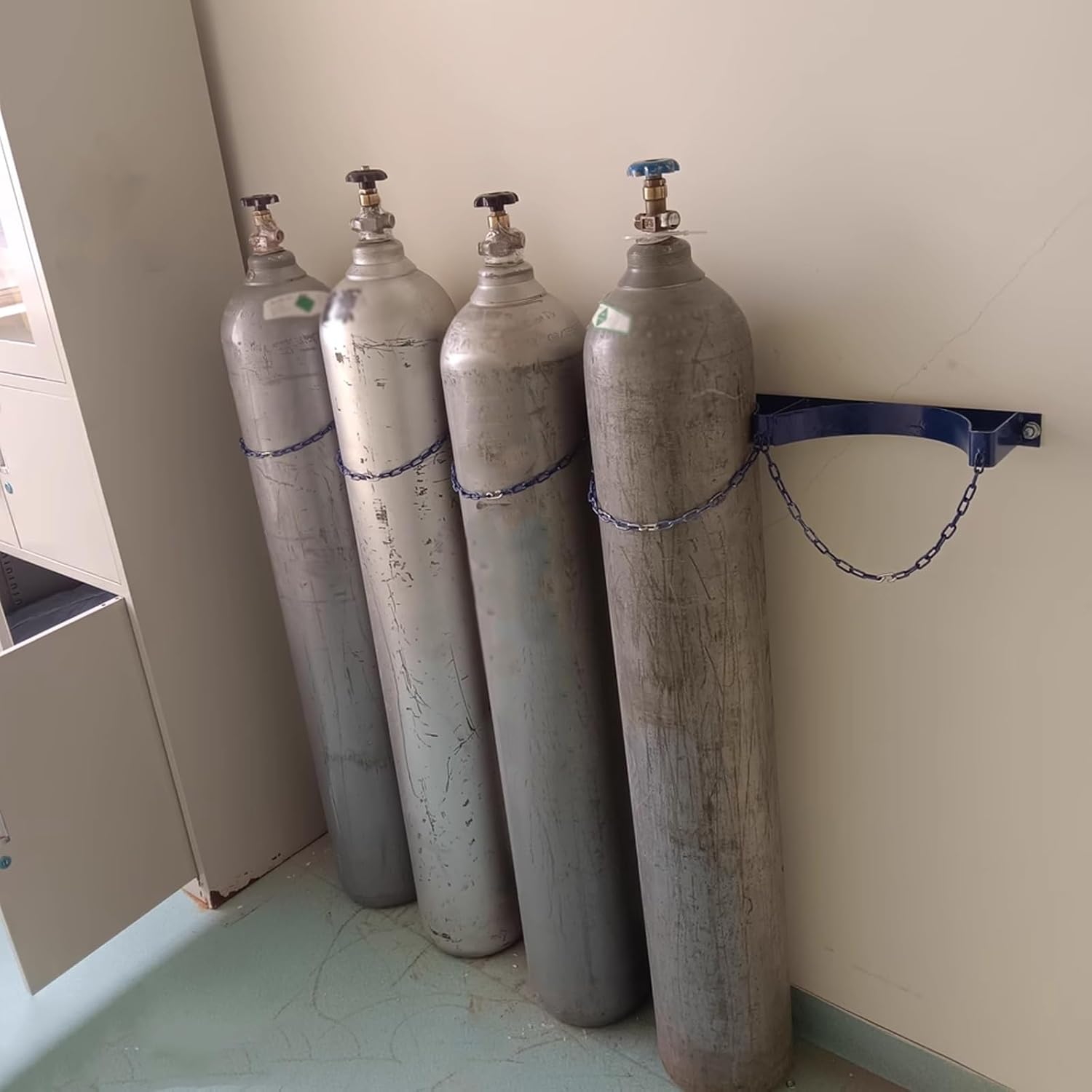 Blue Steel Gas Cylinder Fixed Rack with Protective Chain, Cylinder Wall Mounted Brackets, Gas Cylinder Organizer Shelf for Hospital/Labs/Corporate,6 Pcs-2 Bottles - 25.6x7.9 in