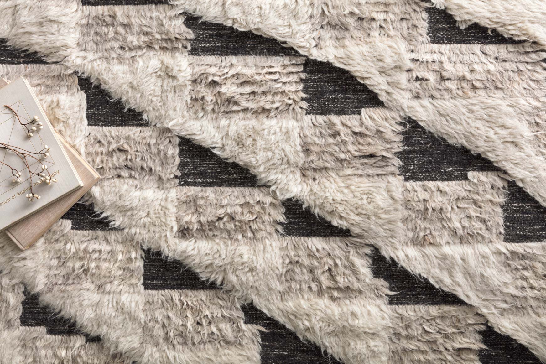 Loloi Khalid Collection - - Hand Knotted Rug in Natural & Black (KF-02)