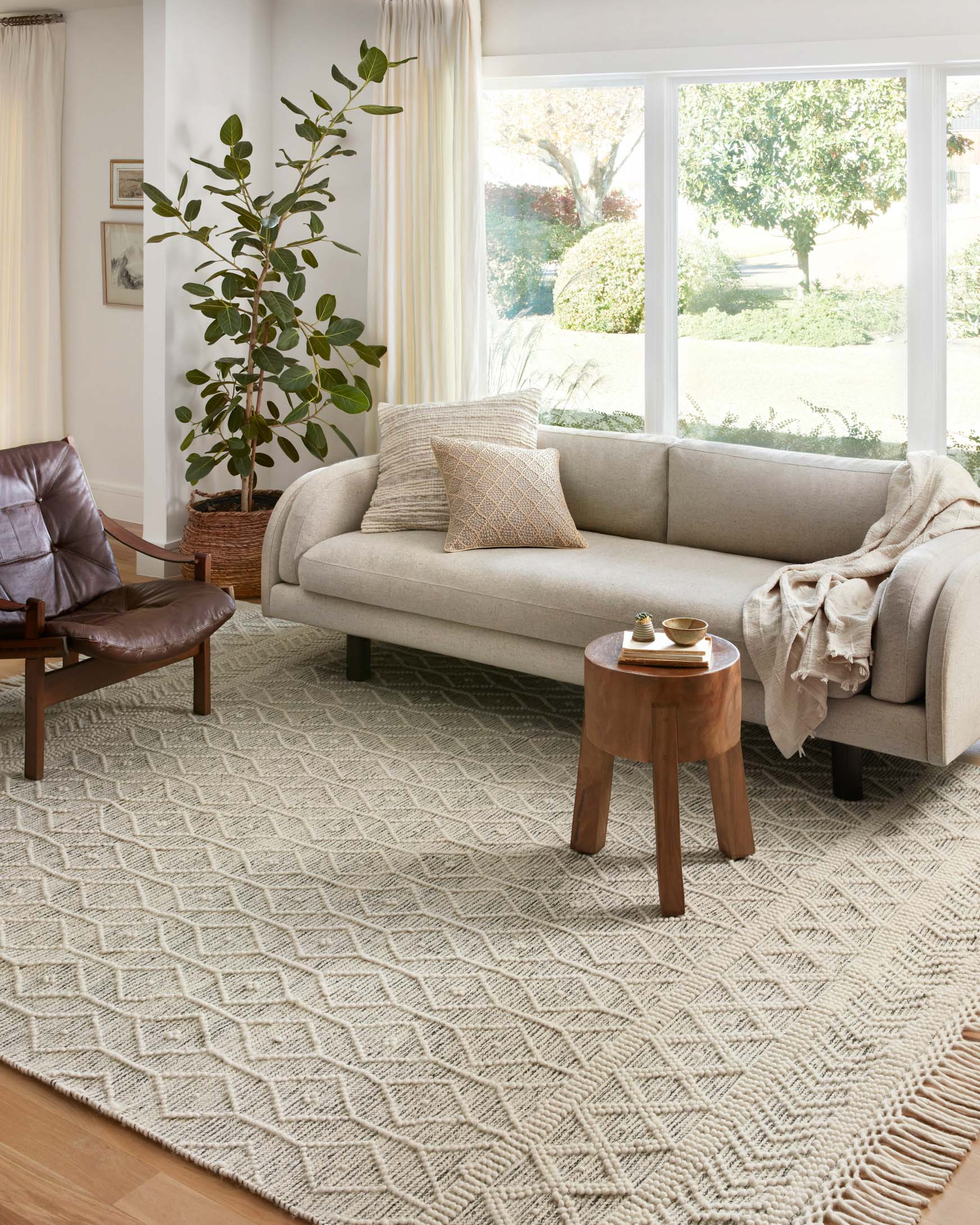 Loloi II Noelle Collection - Contemporary Hand Woven Rug in Ivory & Black (NOE-02)