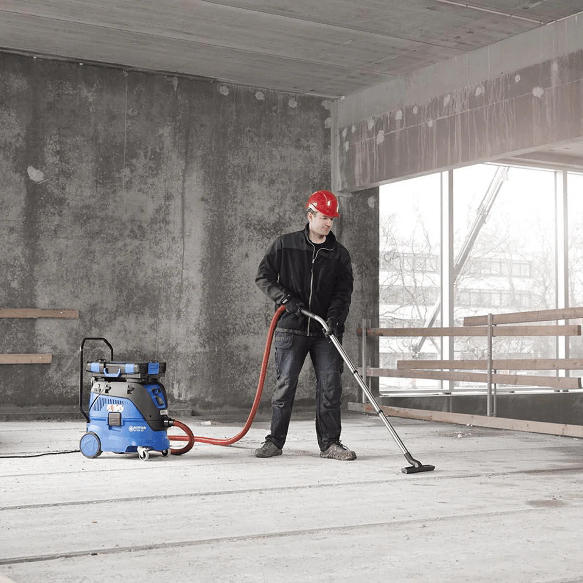 Nilfisk Attix 33 IC 8-Gallon Wet/Dry Canister Industrial Vacuum