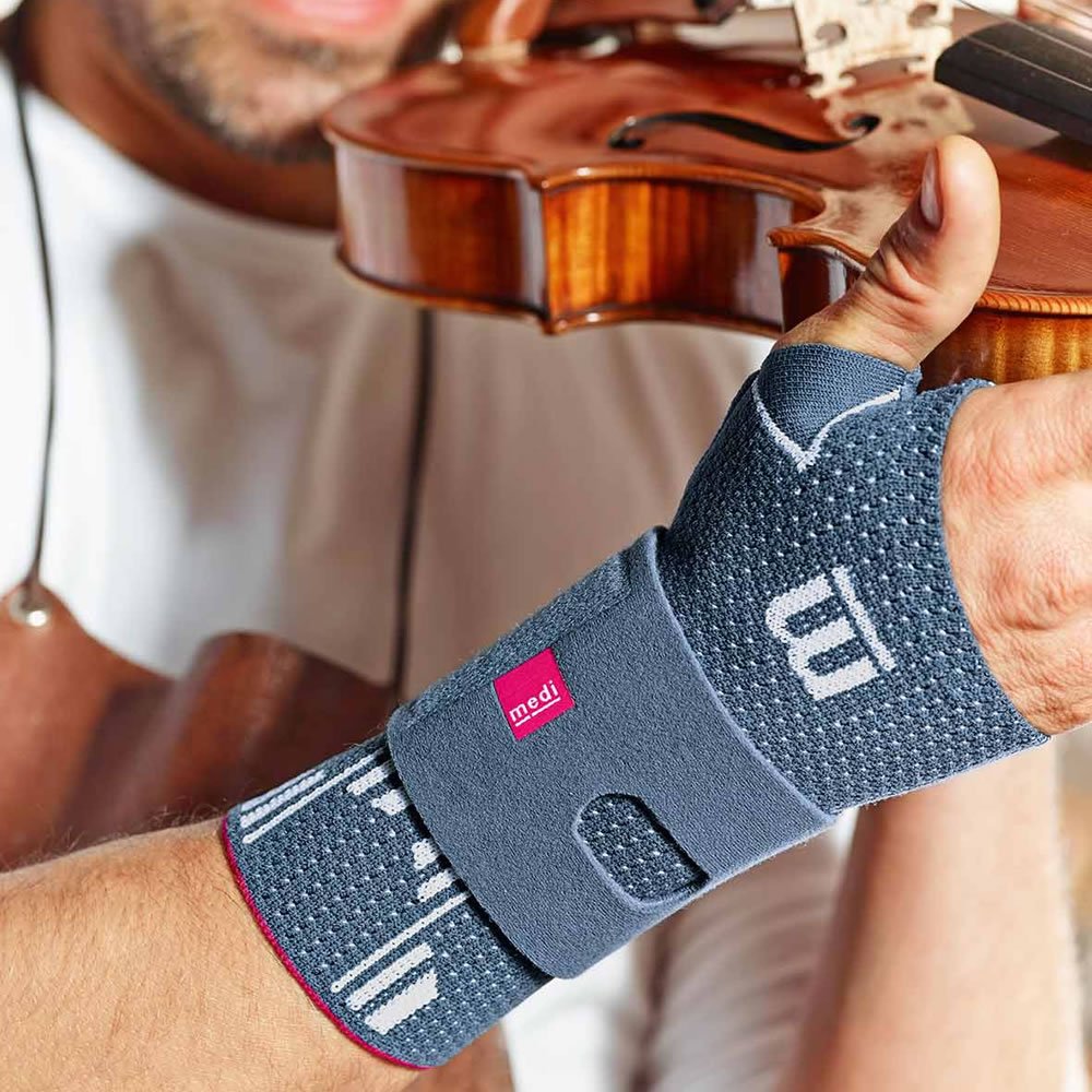 Medi Manumed Active Knit Wrist Support Left (Silver) X-Small