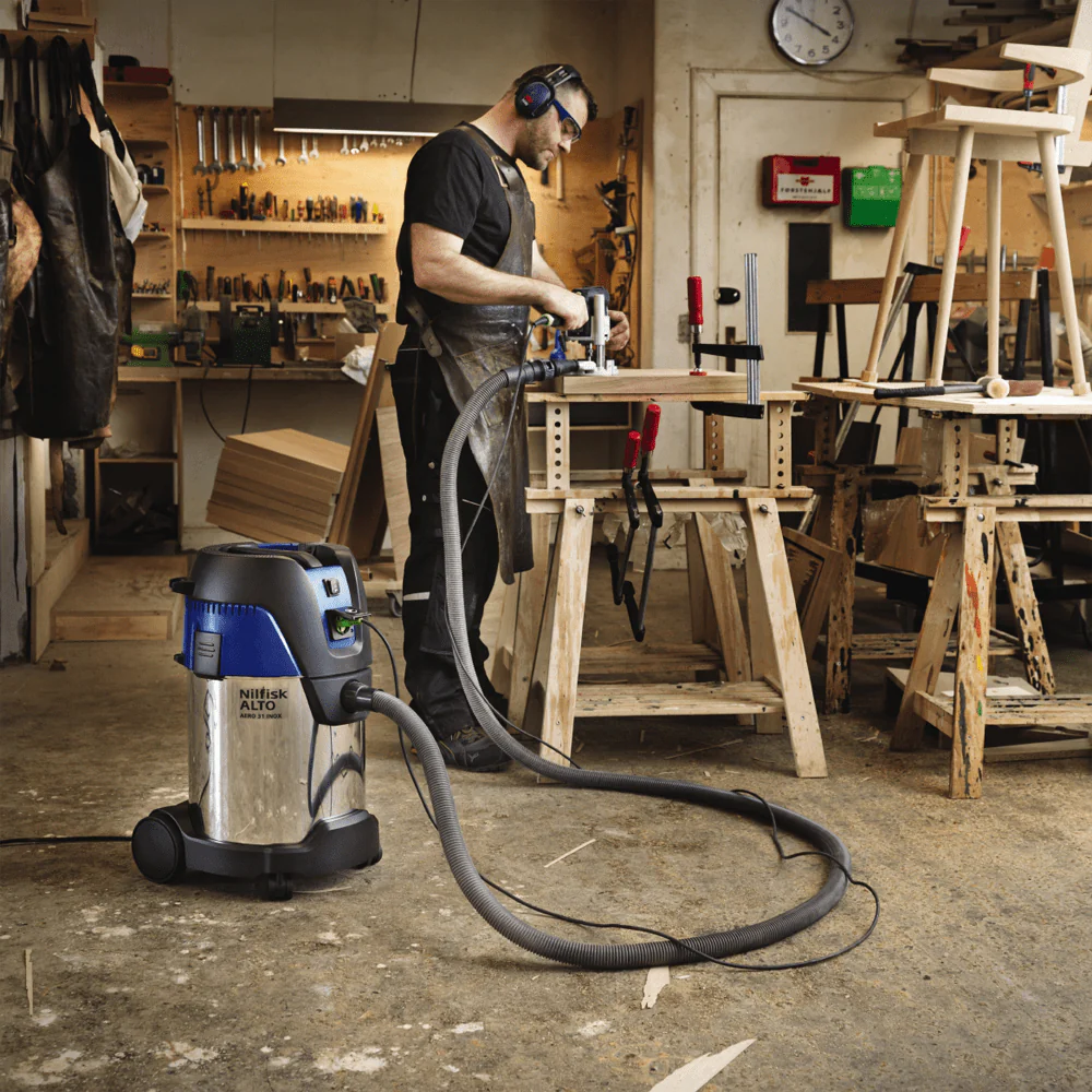 Nilfisk Aero 31-21 INOX 8-Gallon Wet/Dry Canister Industrial Vacuum