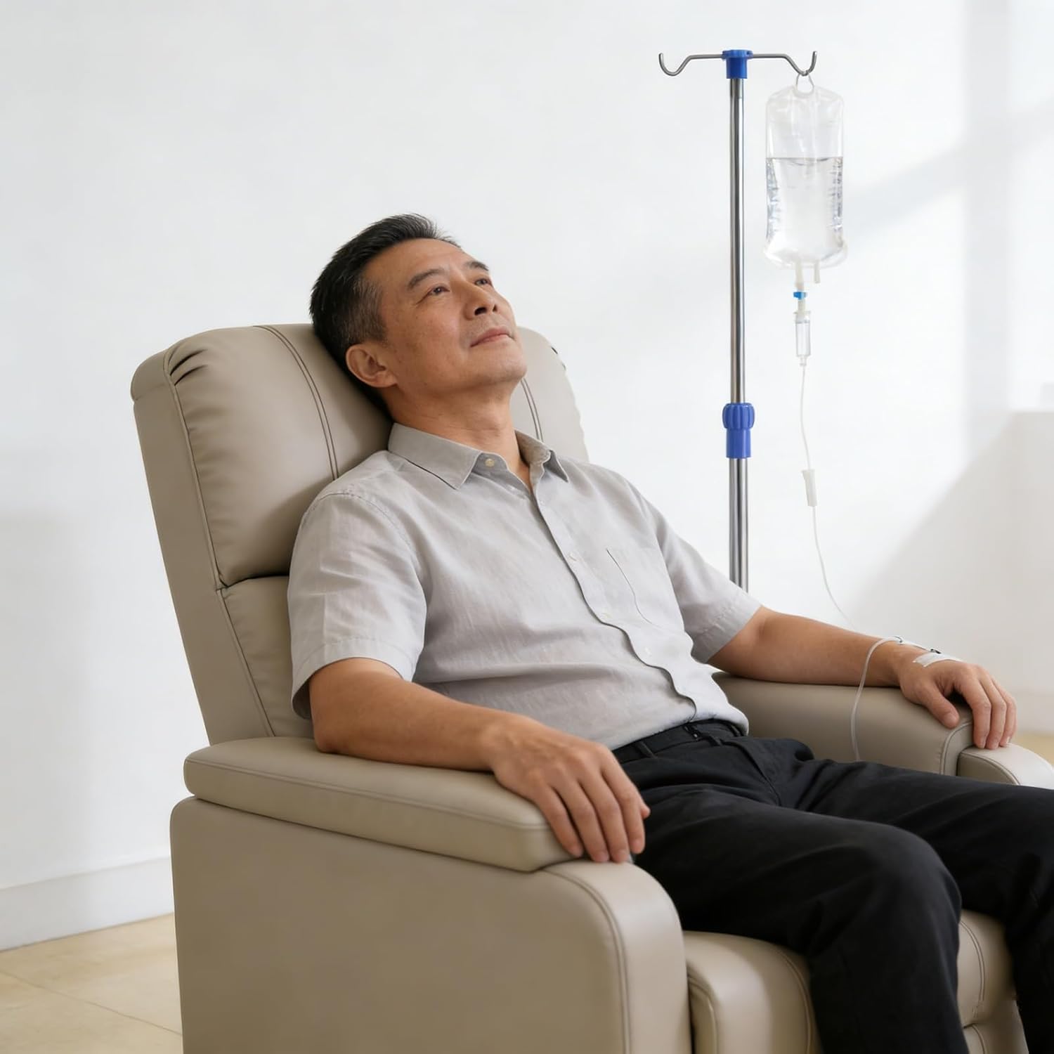 Medical Chair with IV Stand, Waiting Room Recliner Chair, Phlebotomy Chairs, Soft and Comfortable, Load Capacity 660 Lbs, for Hospitals, Clinics, and Homes(Blue)