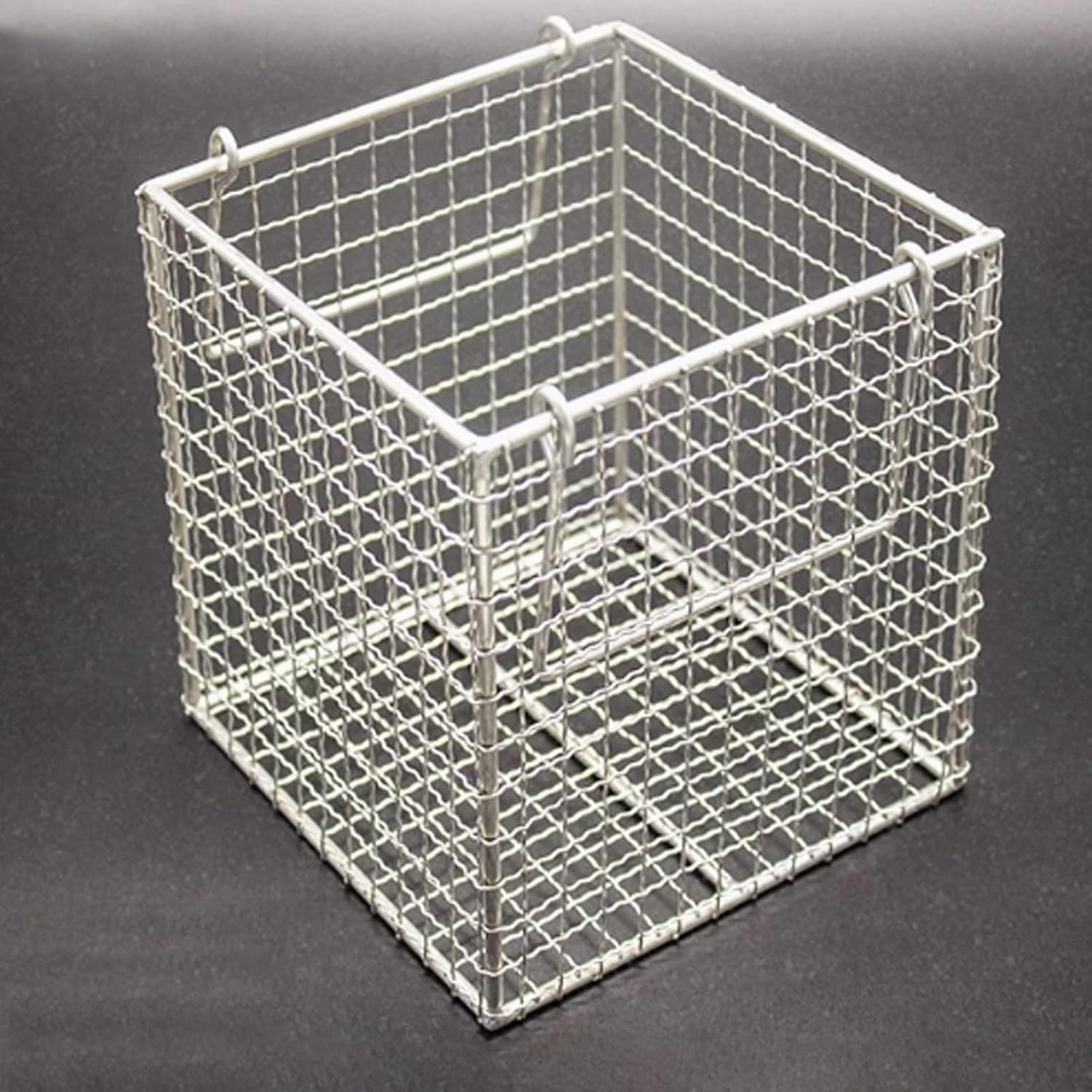 Stainless Steel Square Washing Basket, Sterilisation Trays for Medical Instruments with Handles, Uniform Mesh, for Hospitals, Laboratories(35x35x20cm/13.8x13.8x7.9in)