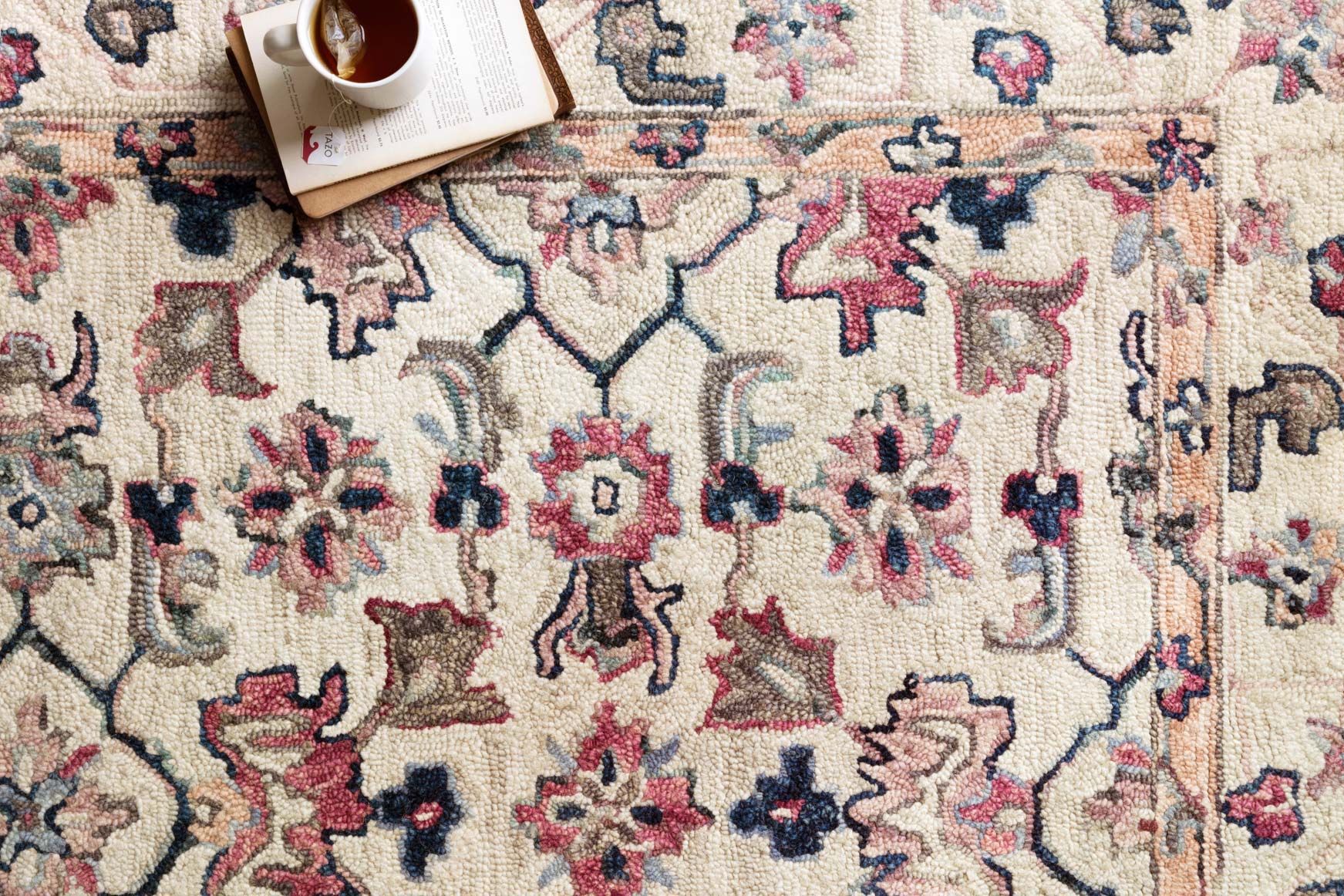 Loloi II Elka Collection - Transitional Hooked Rug in Ivory (ELK-02)