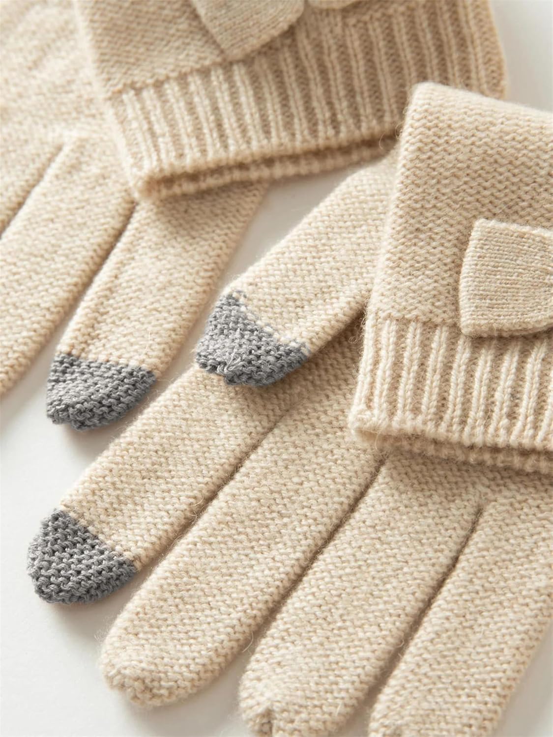 Women's Knitted Gloves Thick Cable Warm Design With Touchscreen Fingers For A Classic And Functional Cold Weather Mitten