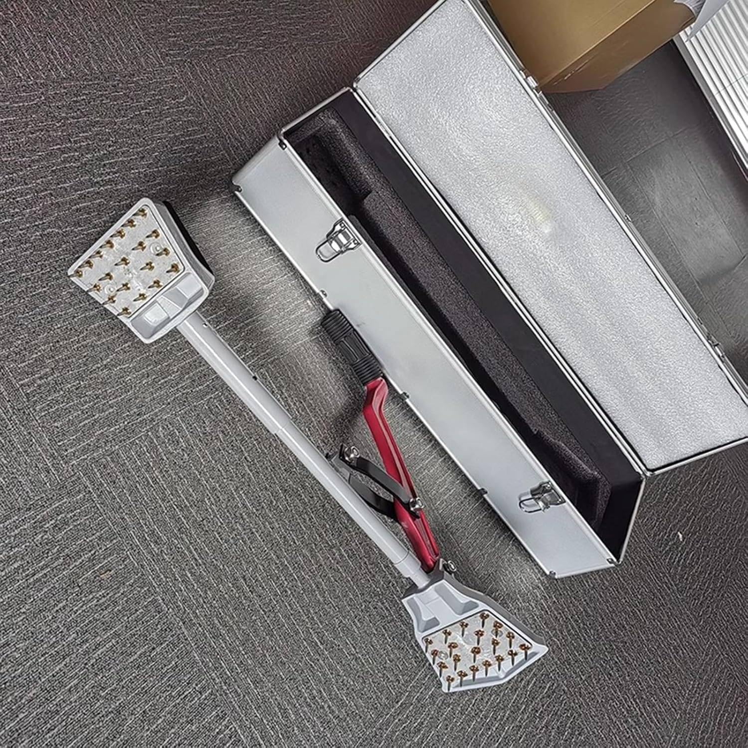 Kneeless Carpet Stretcher,Fit Laying Tool w/Soft Rubber Handle and Grippers for DIY Use,Essential Fitting Tool for Flooring Projects