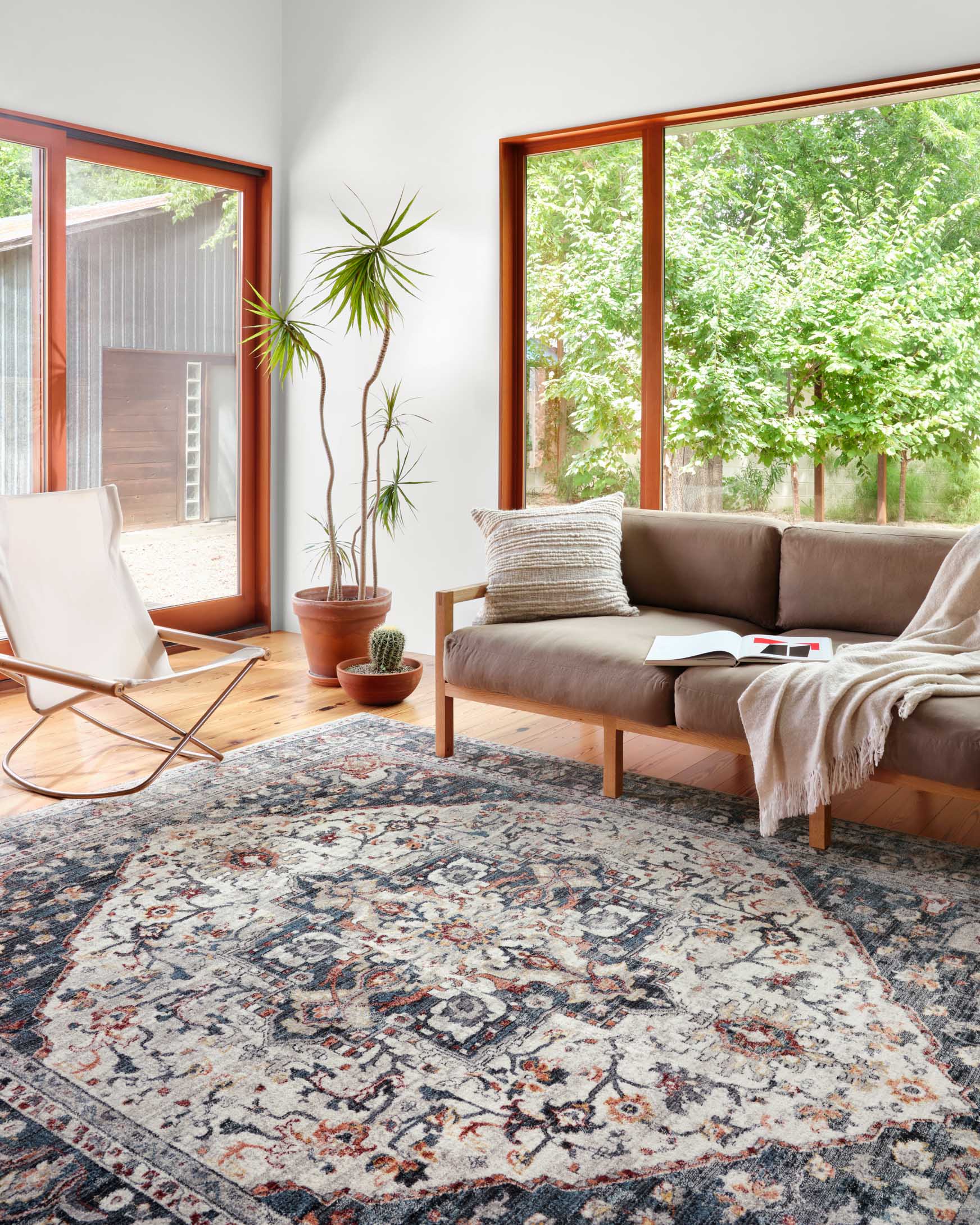 Loloi II Samra Collection - Transitional Power Loomed Rug in Ivory & Denim (SAM-09)