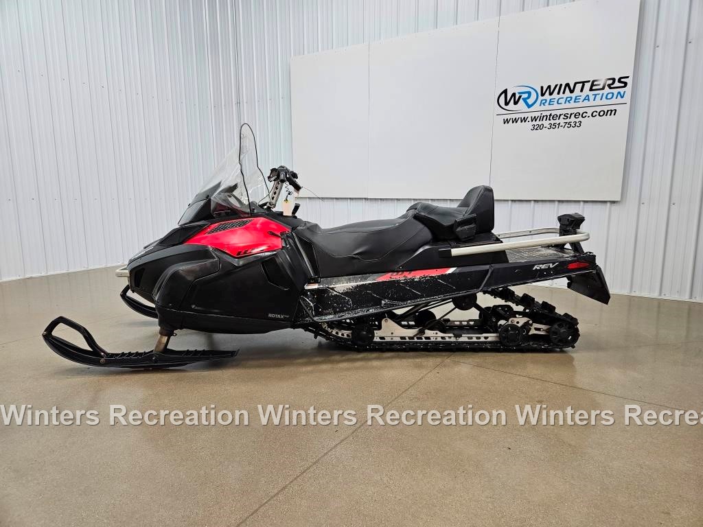 2019 Ski-Doo Skandic 900 Ace Snowmobile, Black & Red