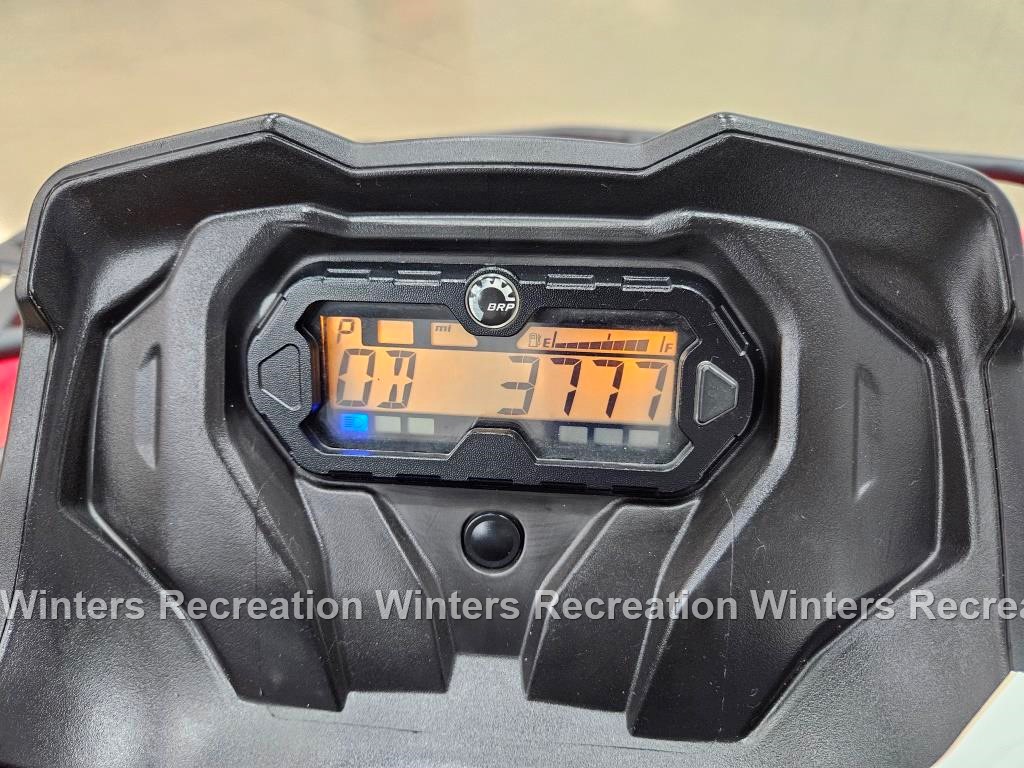 2022 Can-Am Outlander 570 MAX Gas-EFI UTV, Red