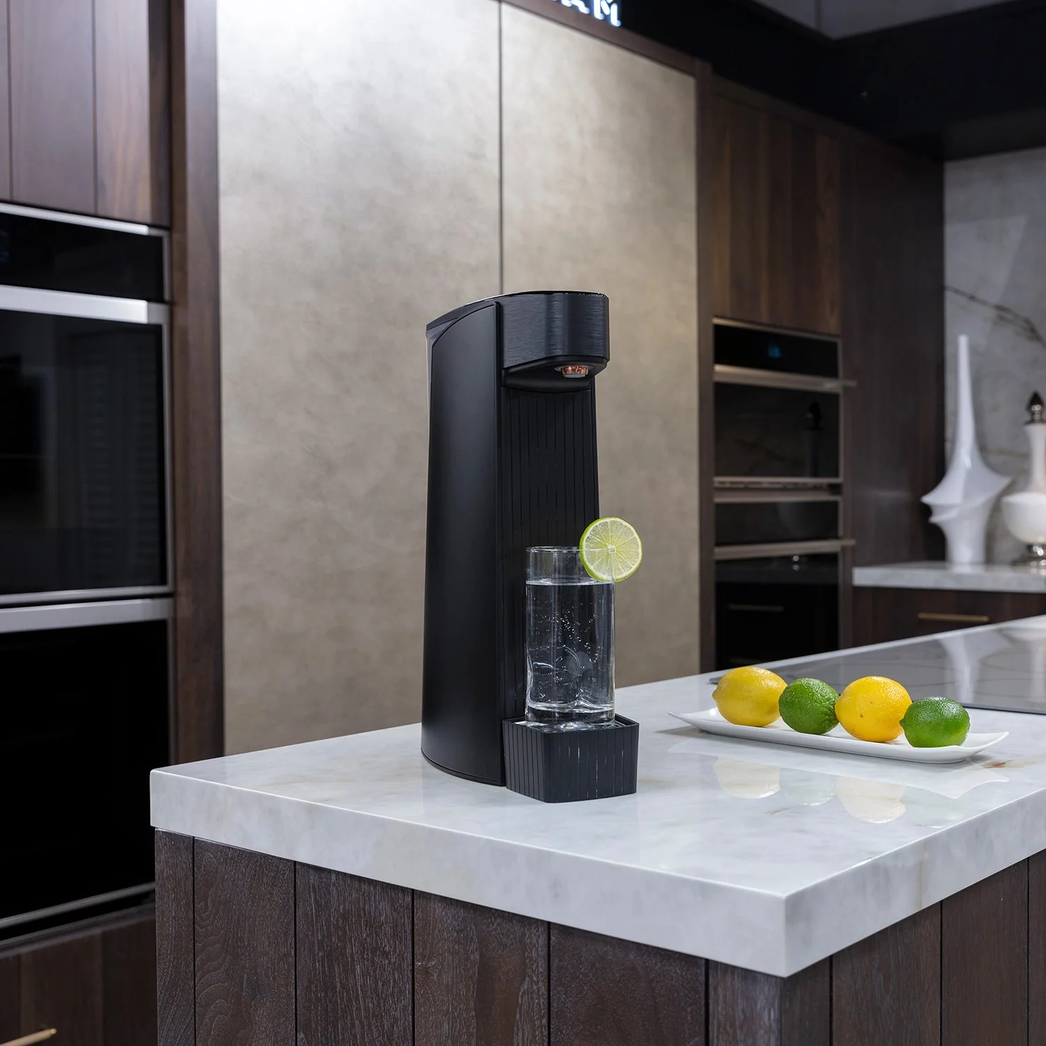 Carbon8 Kit - One Touch Sparkling Water Maker with Built-In UV Light + Filter & Lemon8 + Co2 Cylinder