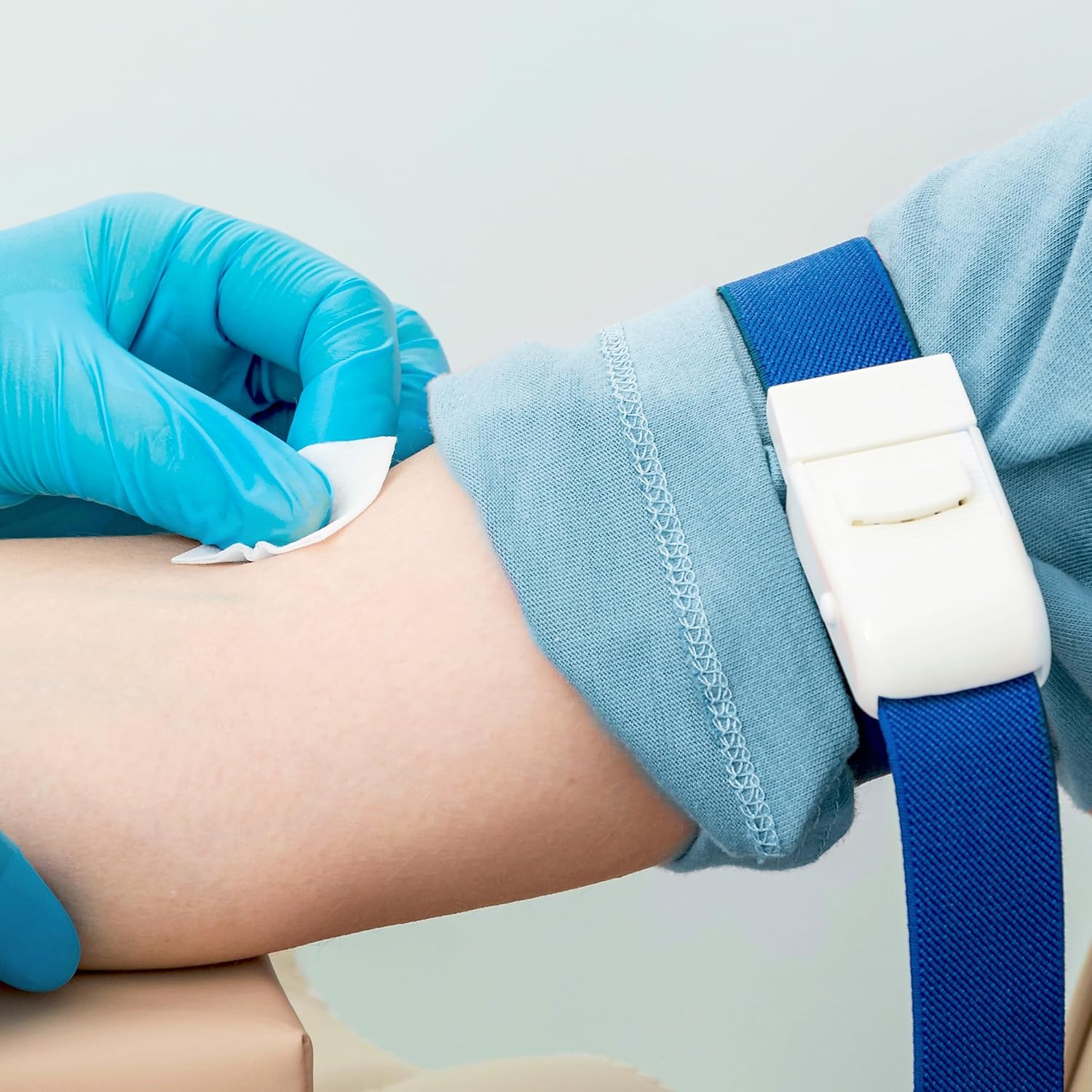 Ever Ready First Aid Alcohol Prep Pads, Medium 2-Ply Alcohol Wipes, Individually Wrapped Swabs, Saturated with 70% Isopropyl Alcohol - 10,000 Count