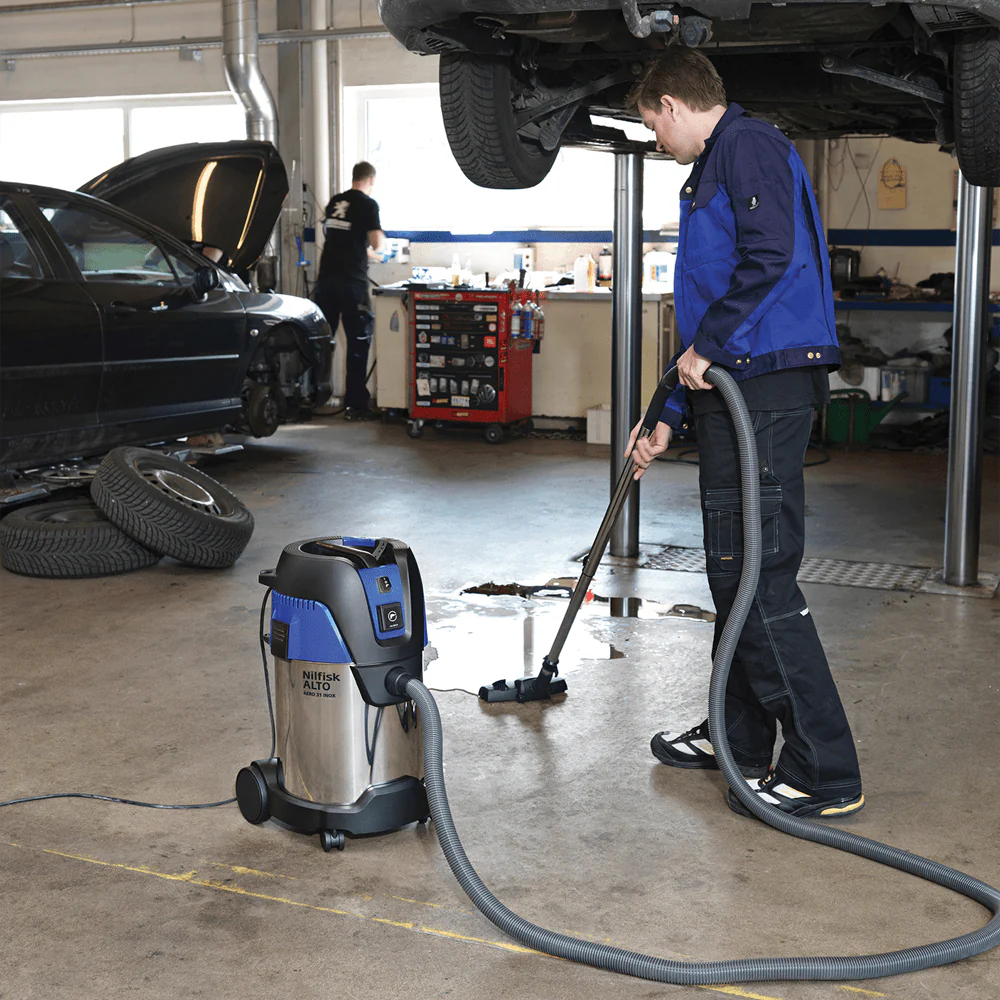 Nilfisk Aero 31-21 INOX 8-Gallon Wet/Dry Canister Industrial Vacuum