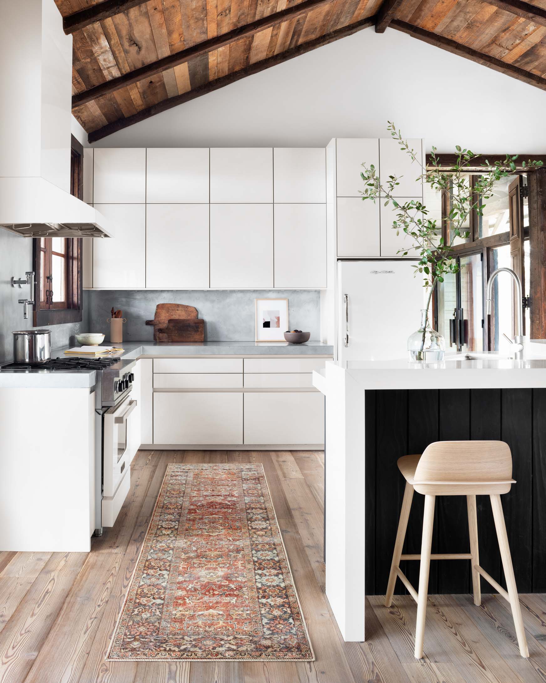 Loloi II Layla Collection - Traditional Power Loomed Rug in Spice & Marine (LAY-02)