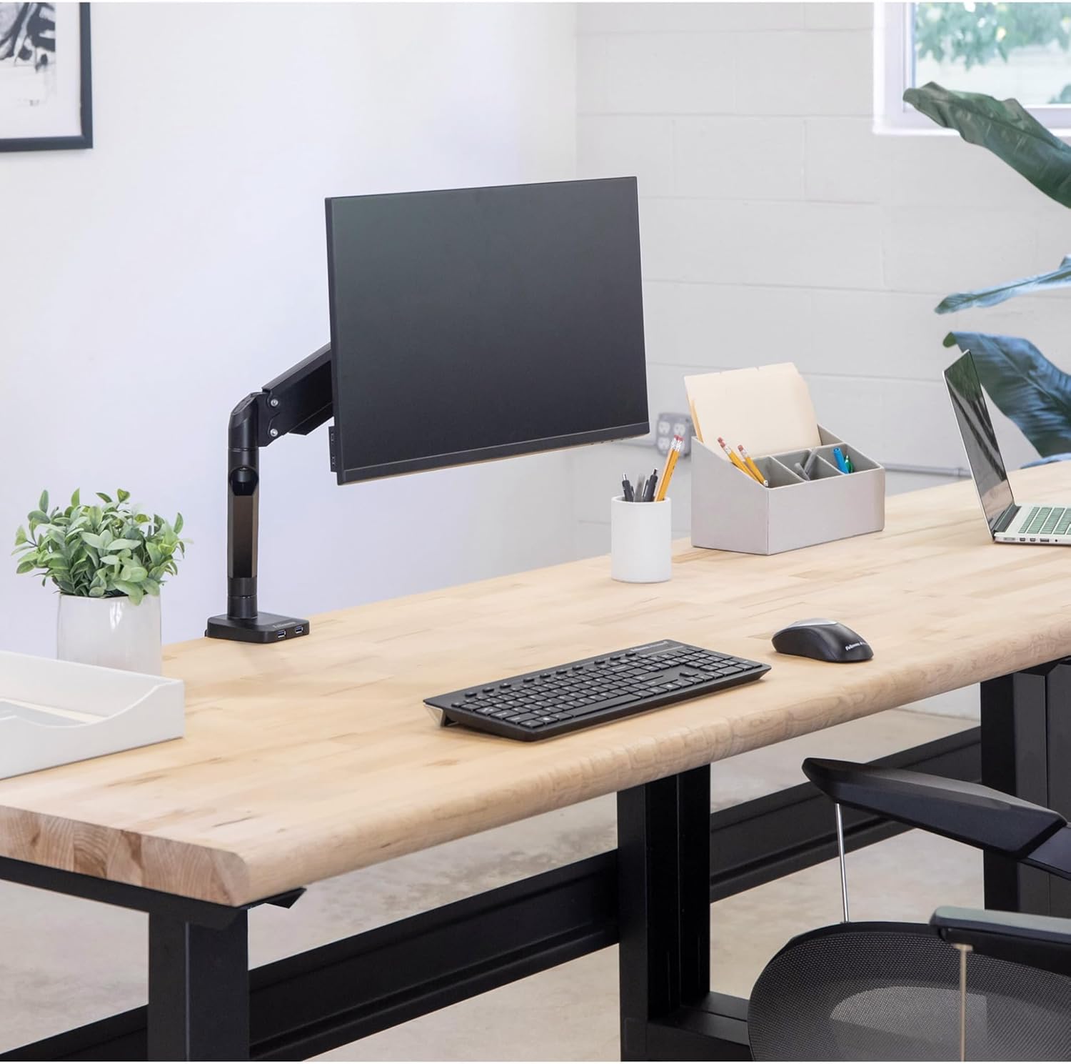 Fellowes Platinum Series Single Monitor Arm for 40-Inch Monitors, Full Motion, 360° Rotation, VESA Mount with Grommet or Clamp, USB Ports, Ergonomic, Black, 8043301