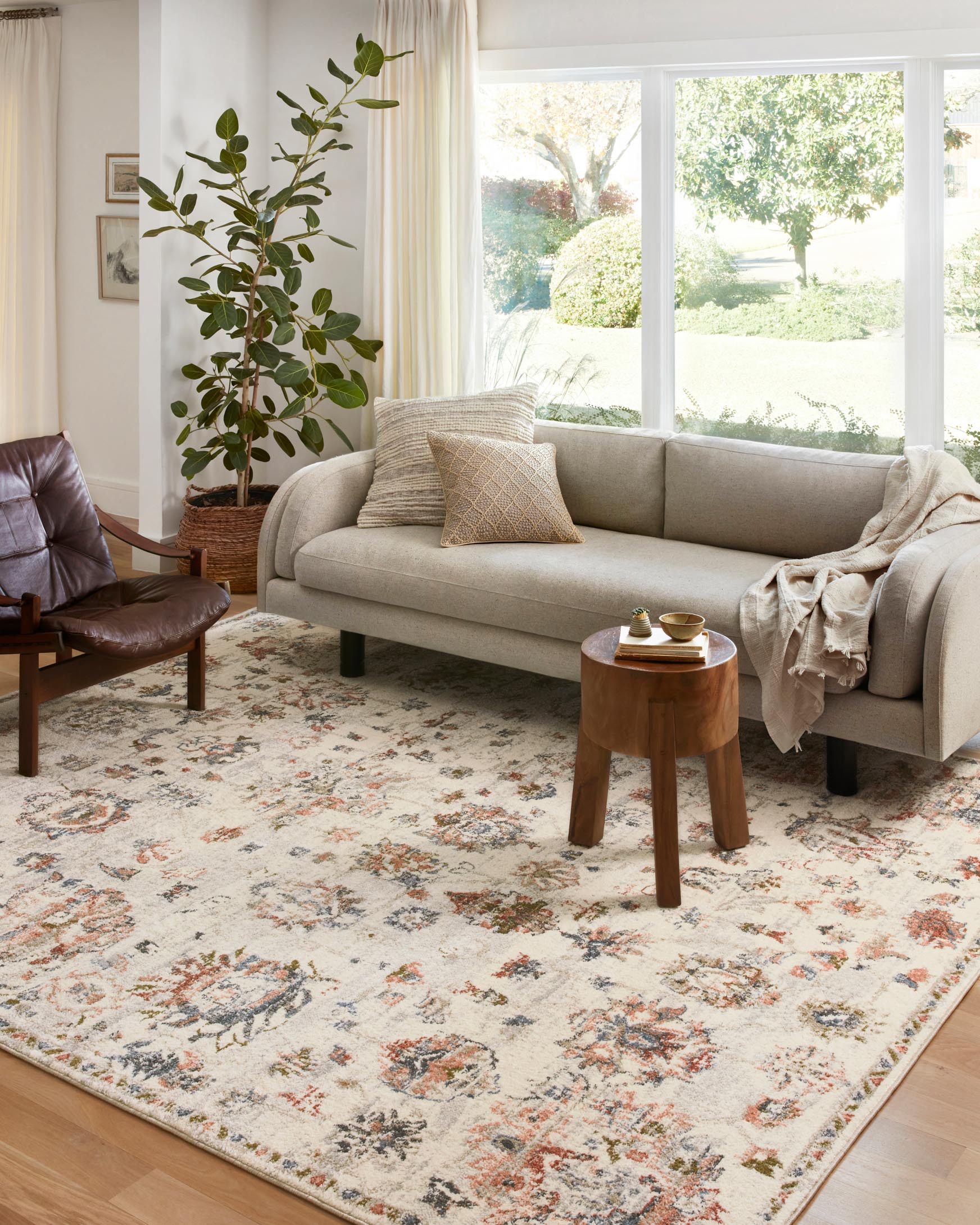 Loloi II Saban Collection - Traditional Power Loomed Rug in Ivory (SAB-09)