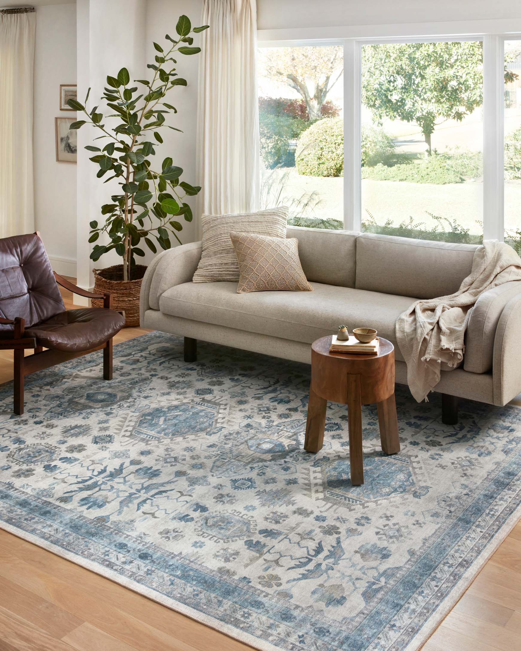 Loloi II Heidi Collection - Traditional Power Loomed Rug in Ivory & Ocean (HEI-04)