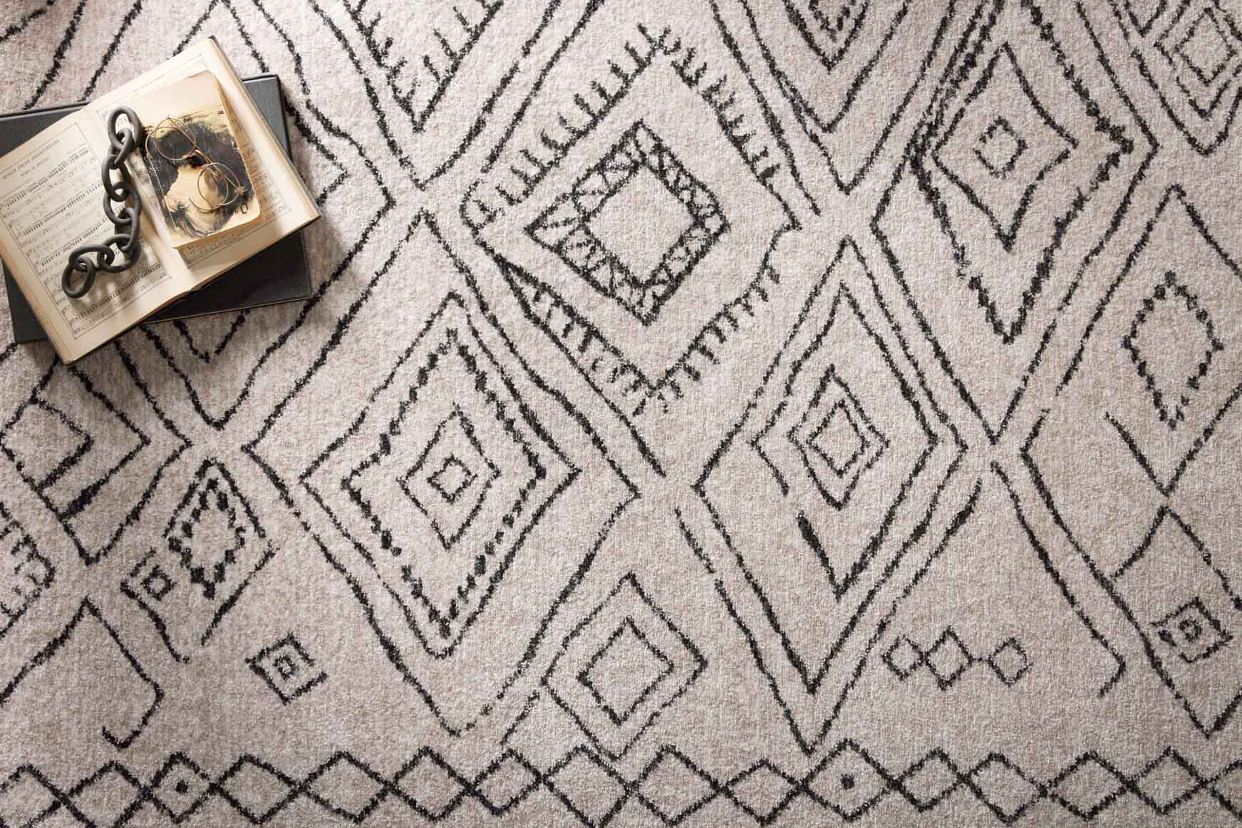Loloi II Vance Collection - Traditional Power Loomed Rug in Dove & Charcoal (VAN-06)