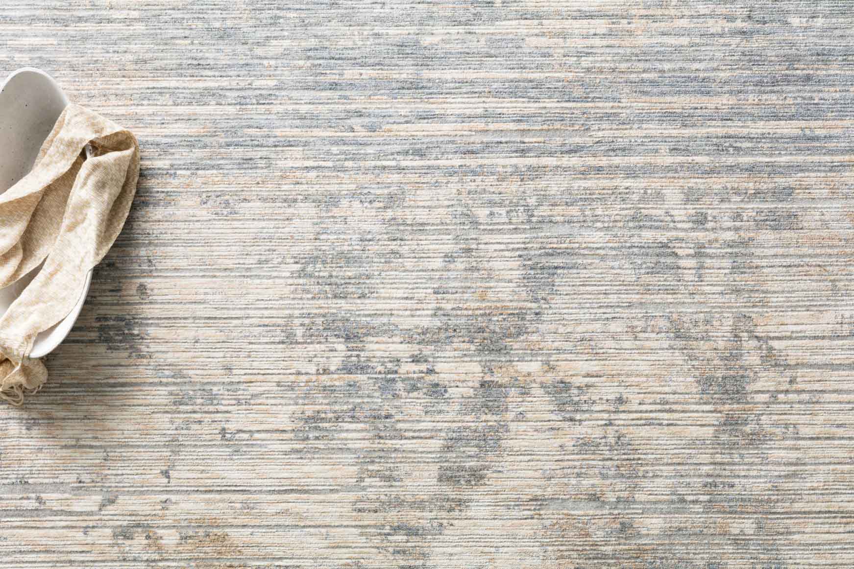 Loloi Pandora Collection - Traditional Power Loomed Rug in Ivory & Blue (PAN-06)