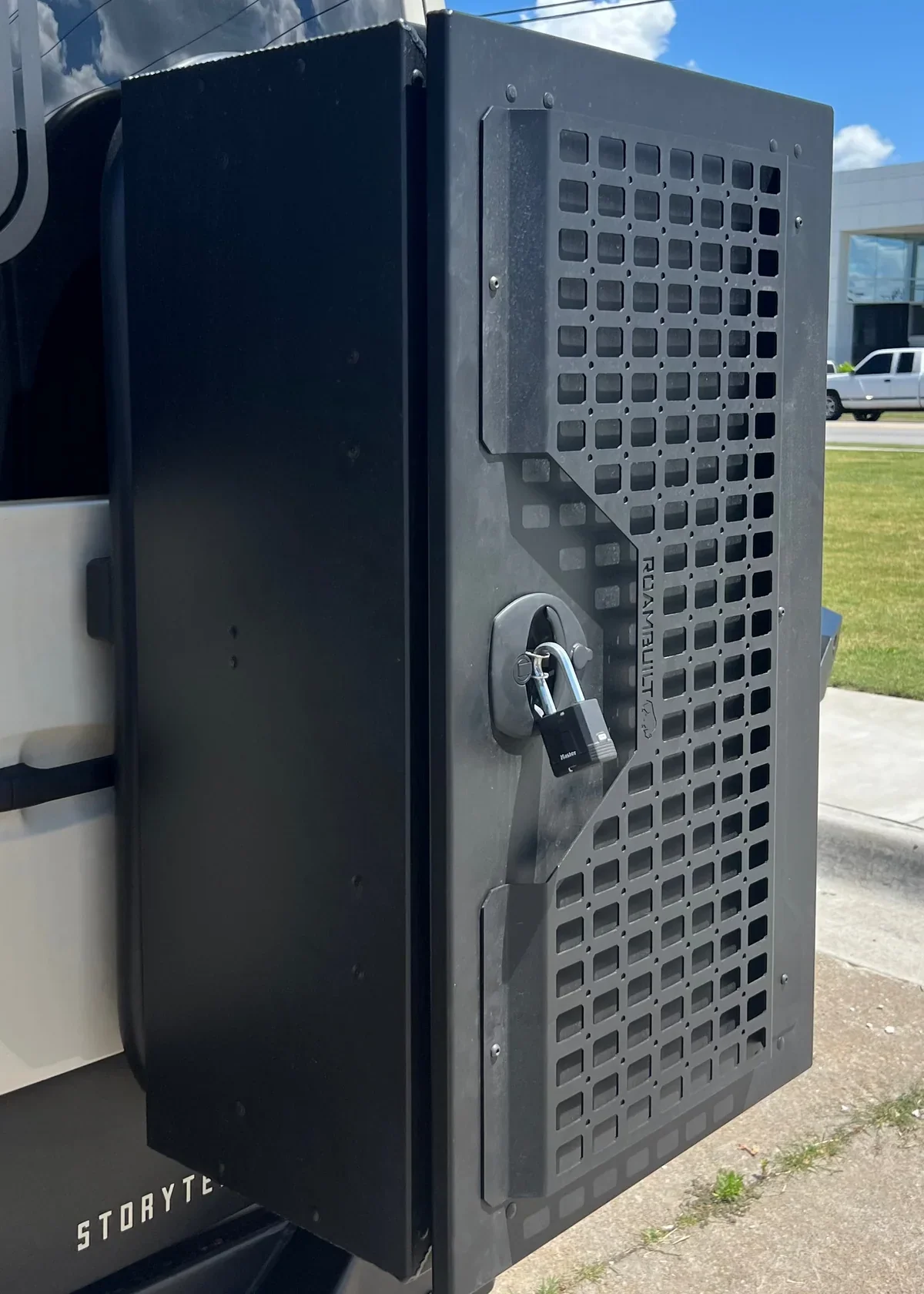 ROAMBUILT Passenger Side Box Mount