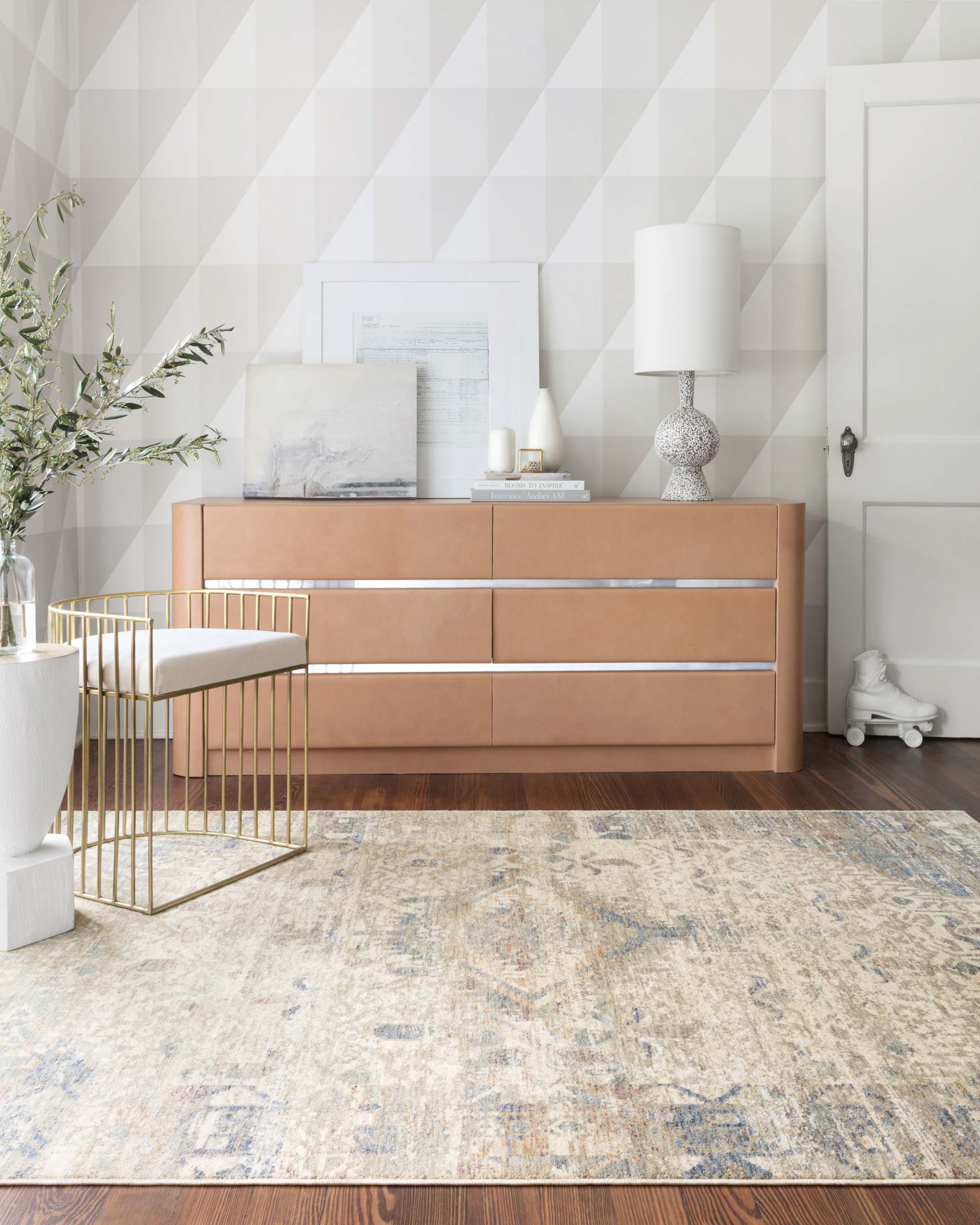 Loloi Revere Collection - Traditional Power Loomed Rug in Ivory and Blue (REV-06)