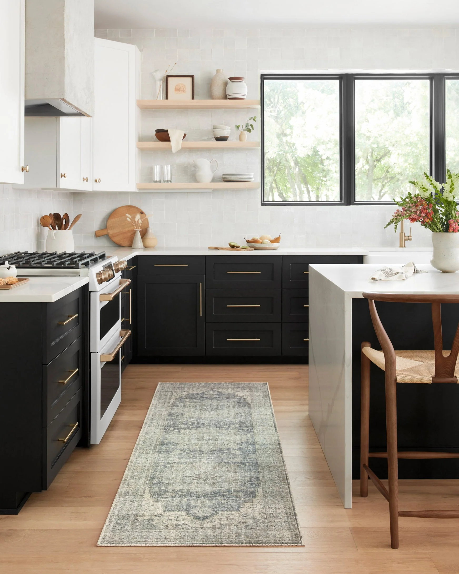 Loloi II Skye Collection - Traditional Power Loomed Rug in Charcoal & Dove (SKY-12)