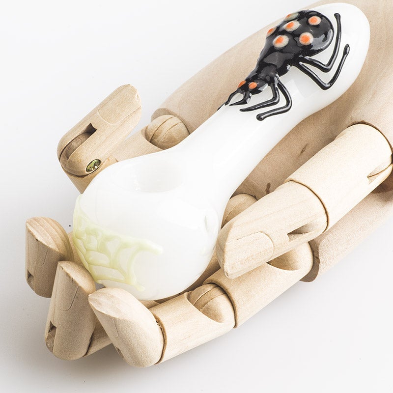 Spider Pattern Glow-In-The-Dark Pipe (Random Color)