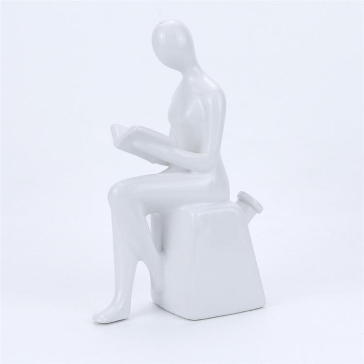 8.3 Reader-Shaped Ceramic Water Pipe