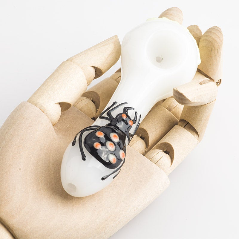 Spider Pattern Glow-In-The-Dark Pipe (Random Color)