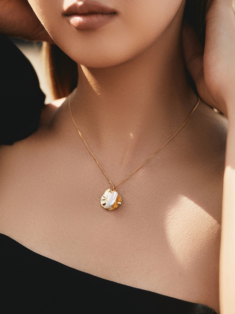 Baroque Pearl Pendant Necklace