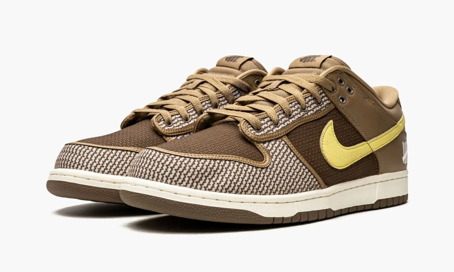 NIKE DUNK LOW SP Undefeated Canteen - beetsneakers