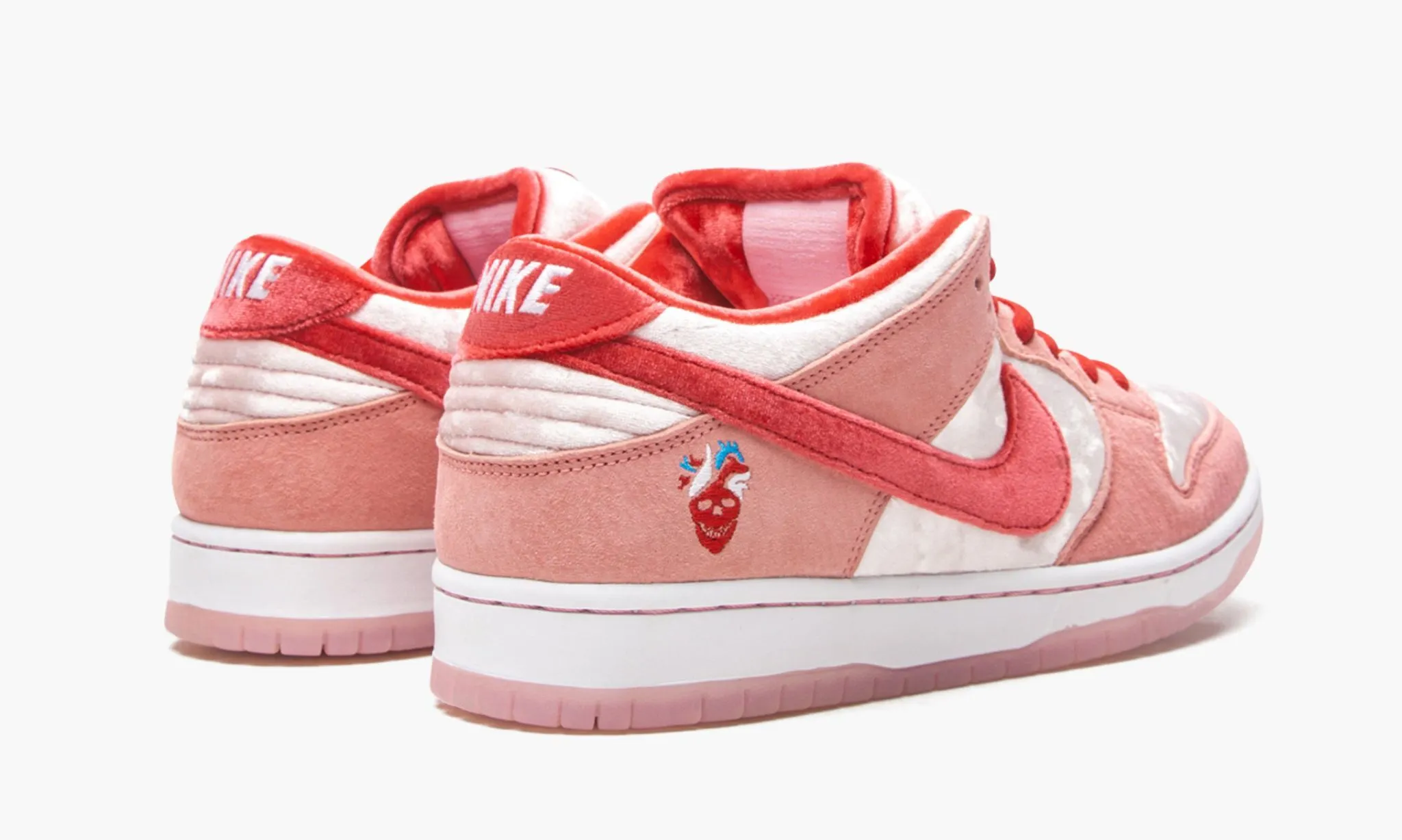 NIKE SB DUNK LOW Strange Love Special Box - beetsneakers