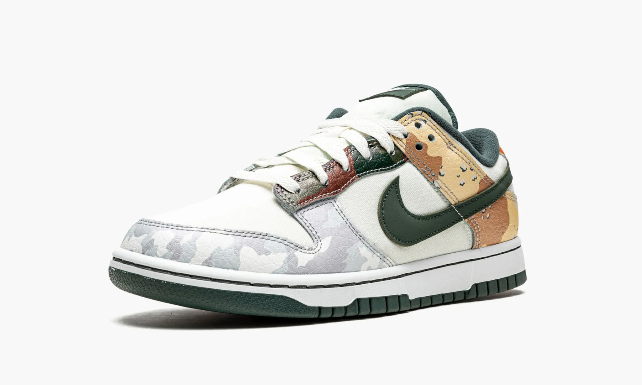 NIKE DUNK LOW SE MULTI CAMO SNEAKERS - beetsneakers