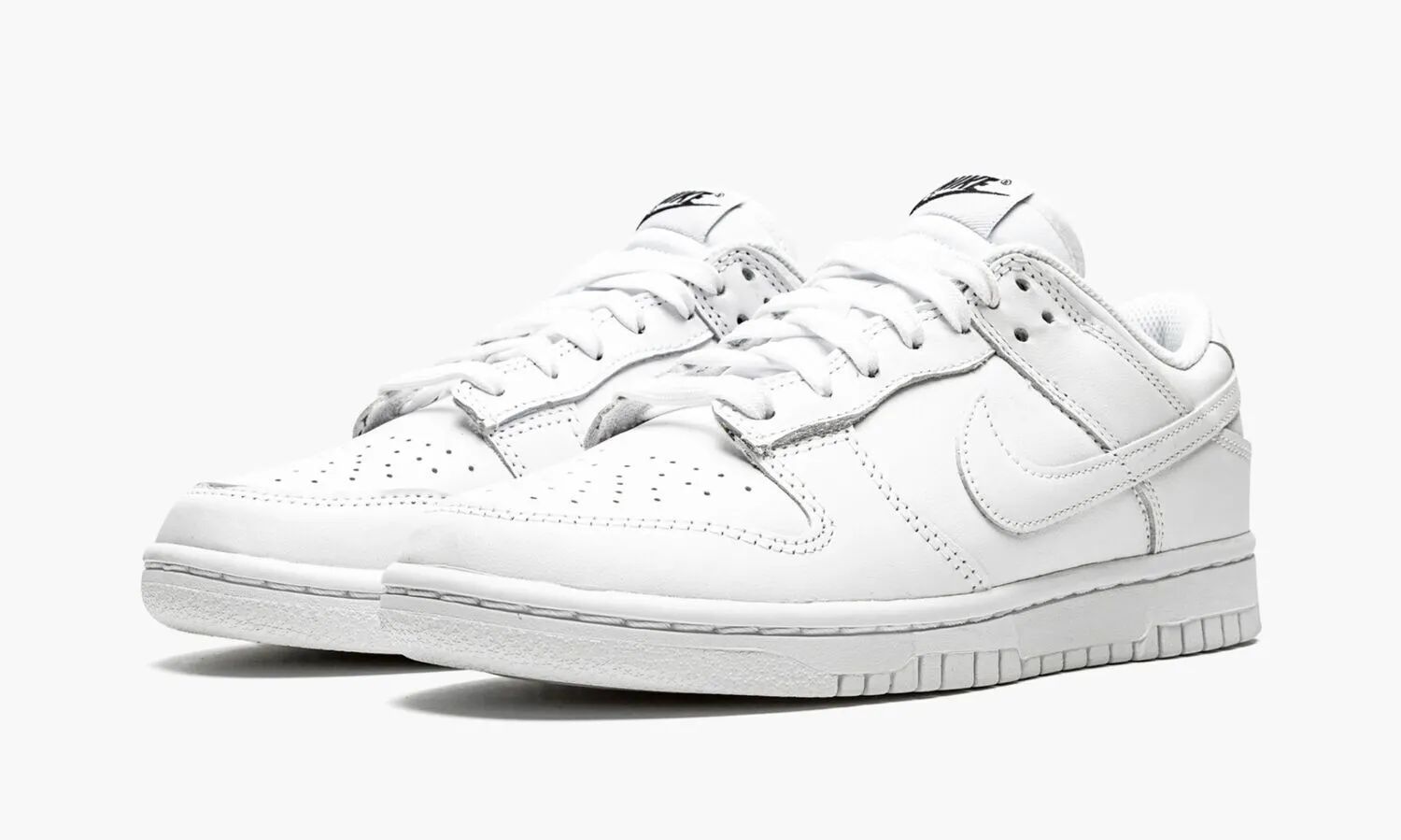 NIKE DUNK LOW Triple White - beetsneakers