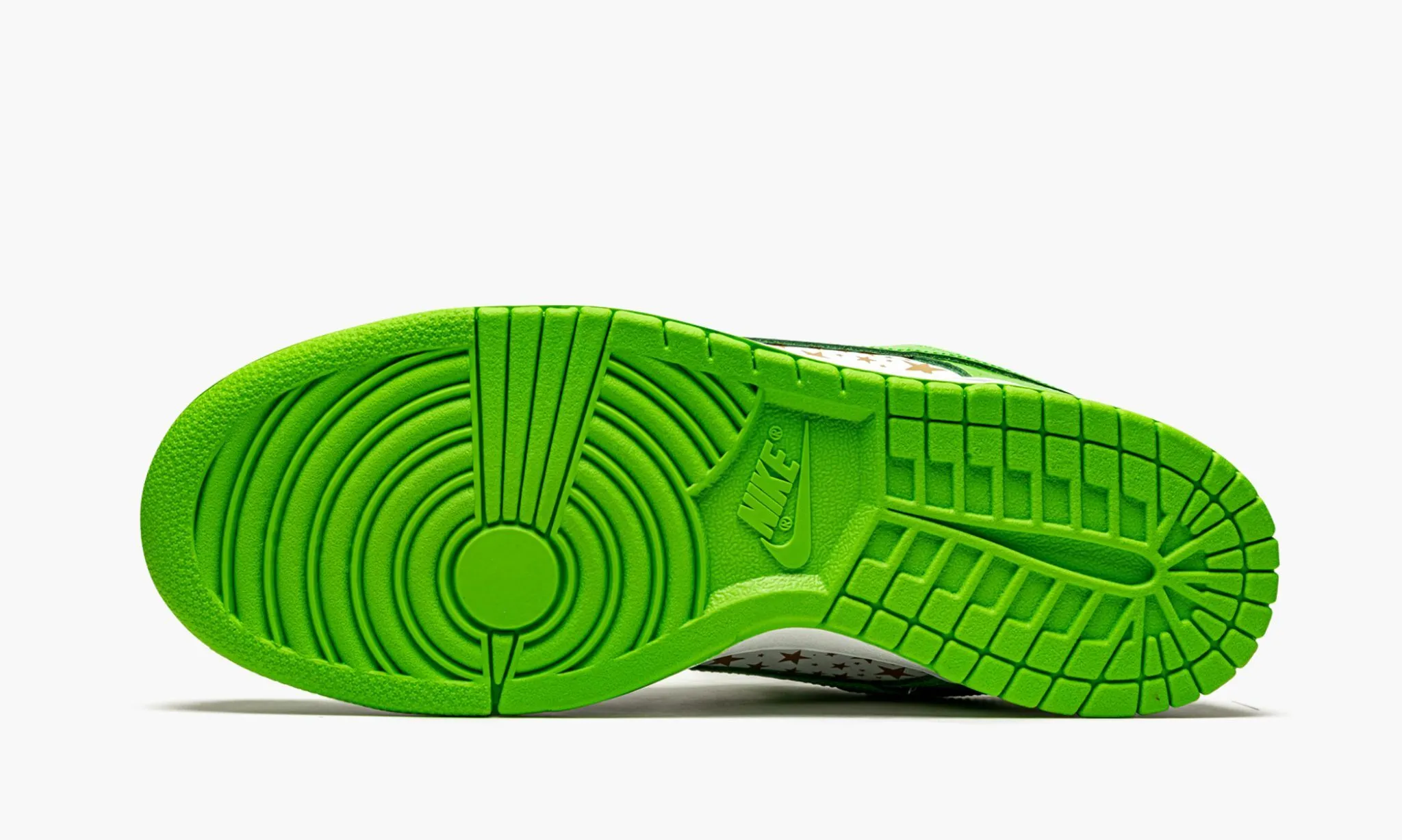 NIKE SB DUNK LOW Supreme Stars Mean Green - beetsneakers