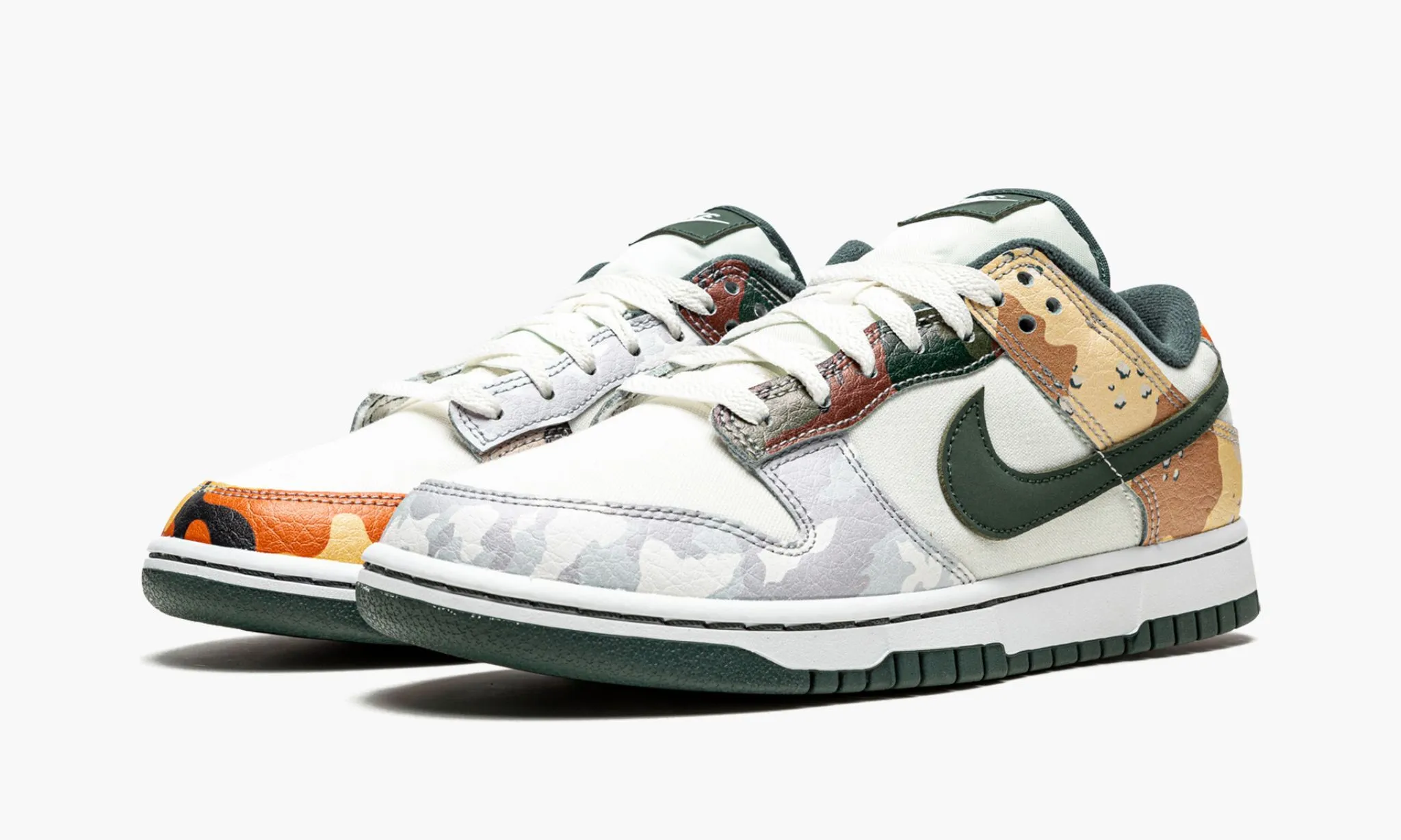 NIKE DUNK LOW SE MULTI CAMO SNEAKERS - beetsneakers