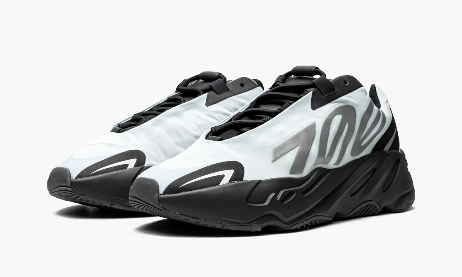 YEEZY BOOST 700 BLUE TINT - beetsneakers