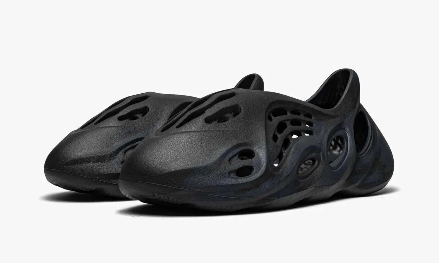 YEEZY FOAM RUNNER Onyx - beetsneakers