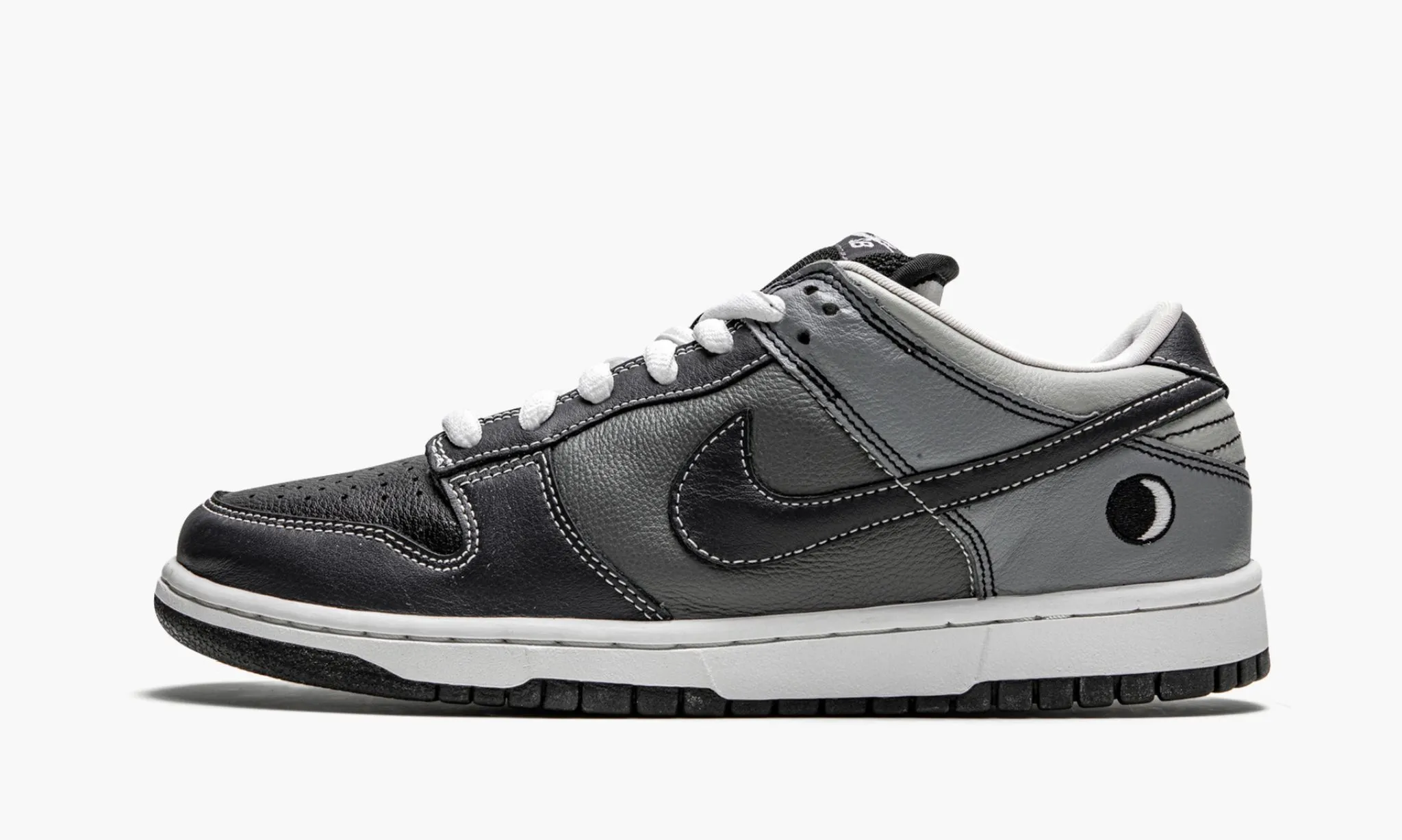 NIKE SB DUNK LOW Lunar Eclipse East - beetsneakers