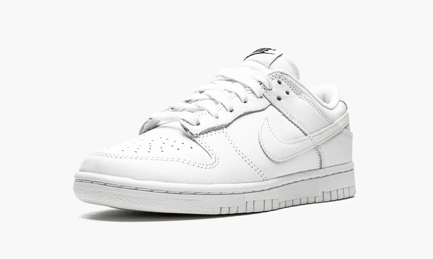 NIKE DUNK LOW Triple White - beetsneakers